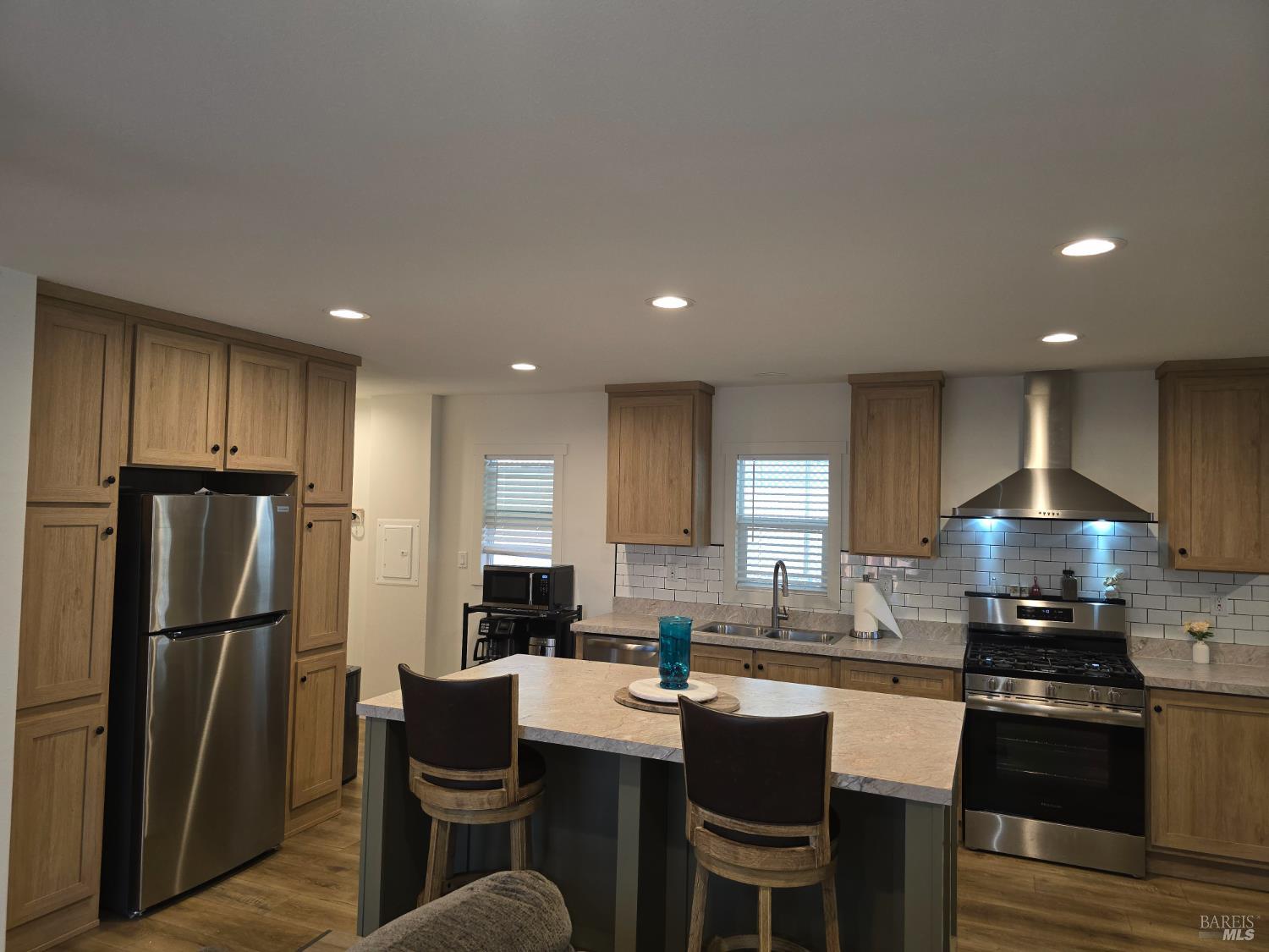 Detail Gallery Image 2 of 26 For 300 Stony Point Rd 403, Petaluma,  CA 94952 - 3 Beds | 2 Baths