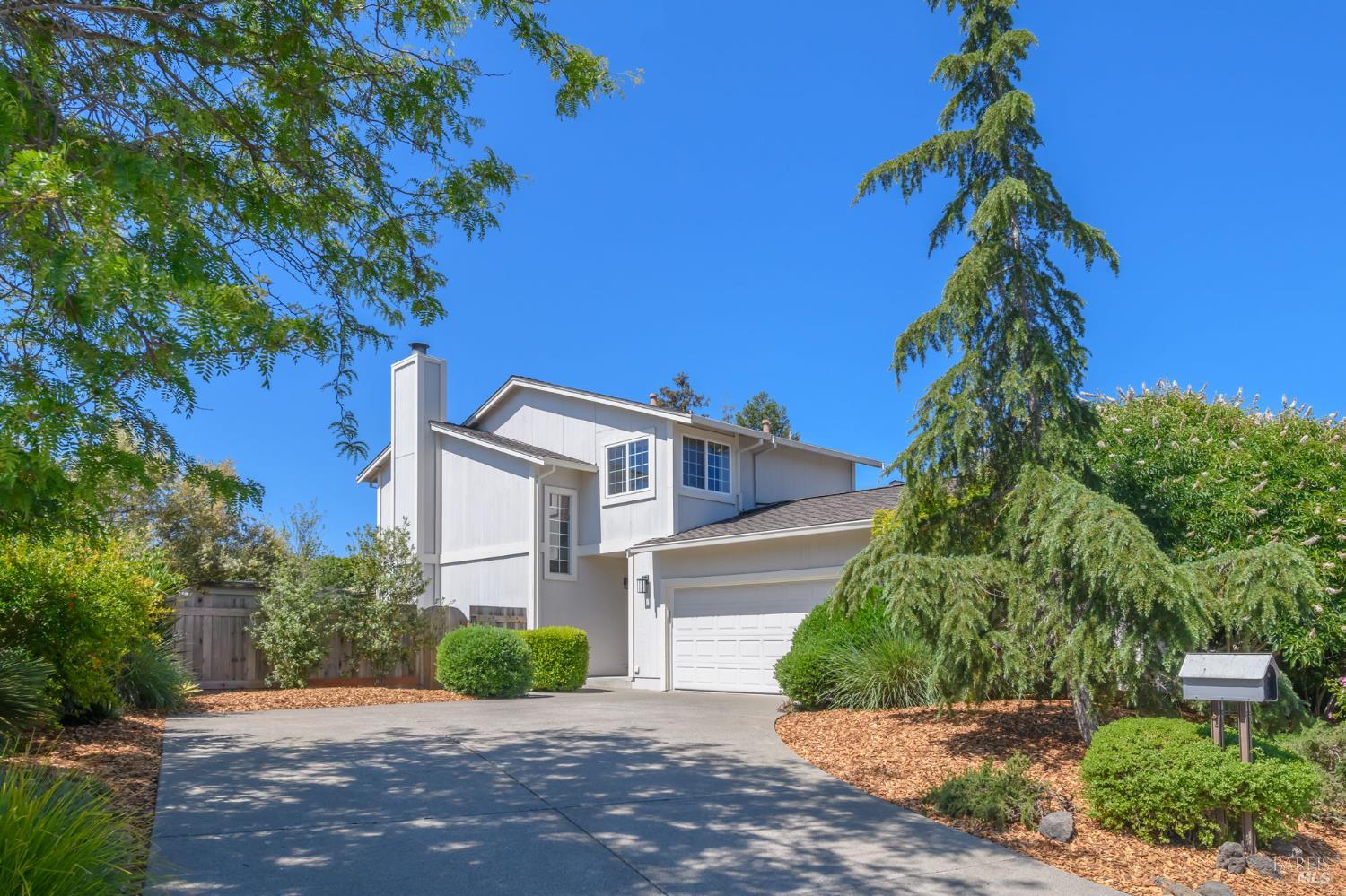 Detail Gallery Image 1 of 50 For 1721 Northstar Dr, Petaluma,  CA 94954 - 3 Beds | 2/1 Baths