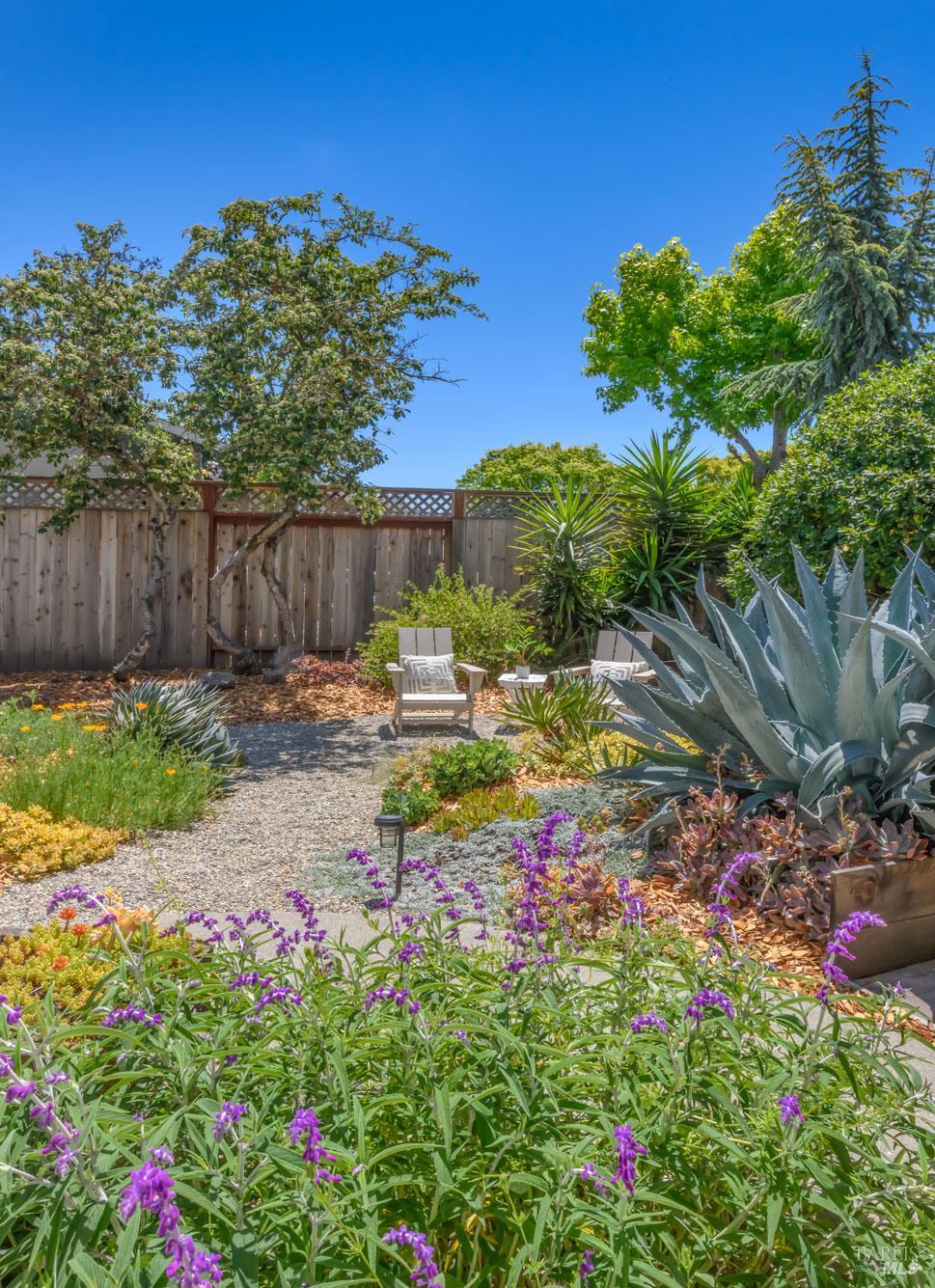 Detail Gallery Image 24 of 50 For 1721 Northstar Dr, Petaluma,  CA 94954 - 3 Beds | 2/1 Baths