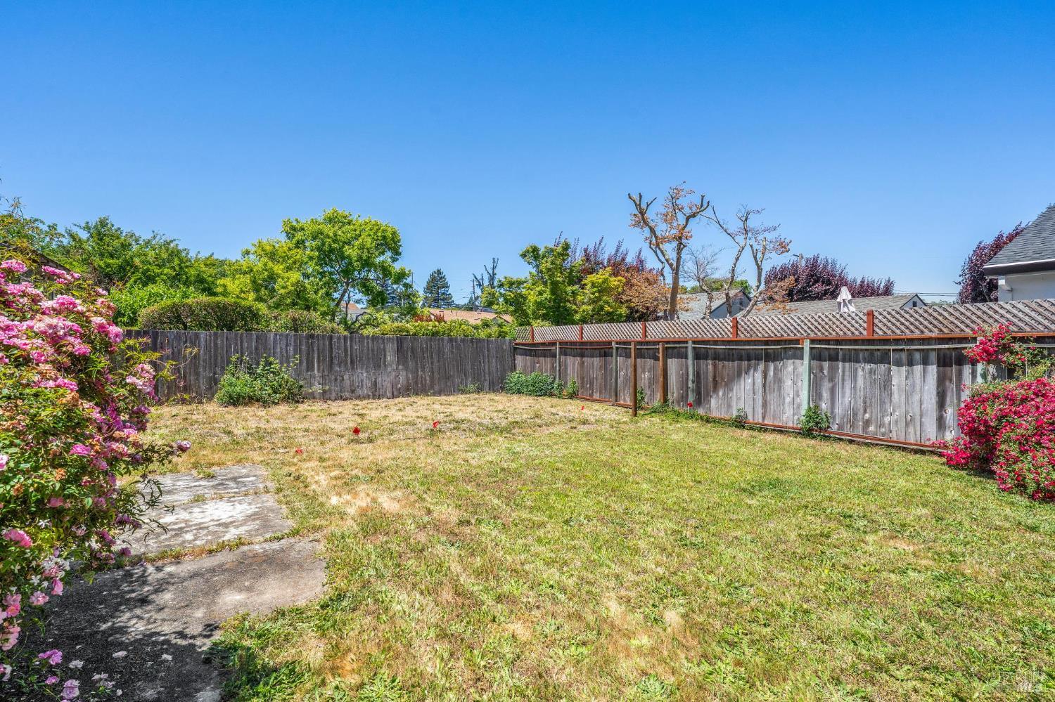 Detail Gallery Image 26 of 33 For 608 Mountain View Ave, Petaluma,  CA 94952 - 2 Beds | 1 Baths