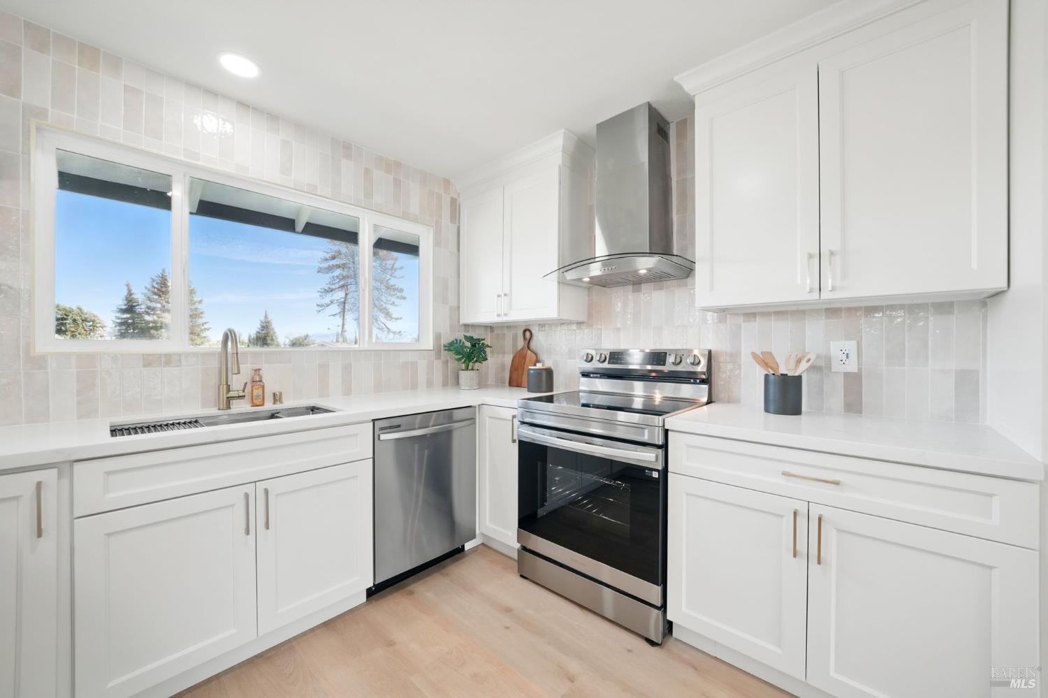 Detail Gallery Image 4 of 28 For 2790 Vista Grande Unkn, Fairfield,  CA 94534 - 3 Beds | 2 Baths
