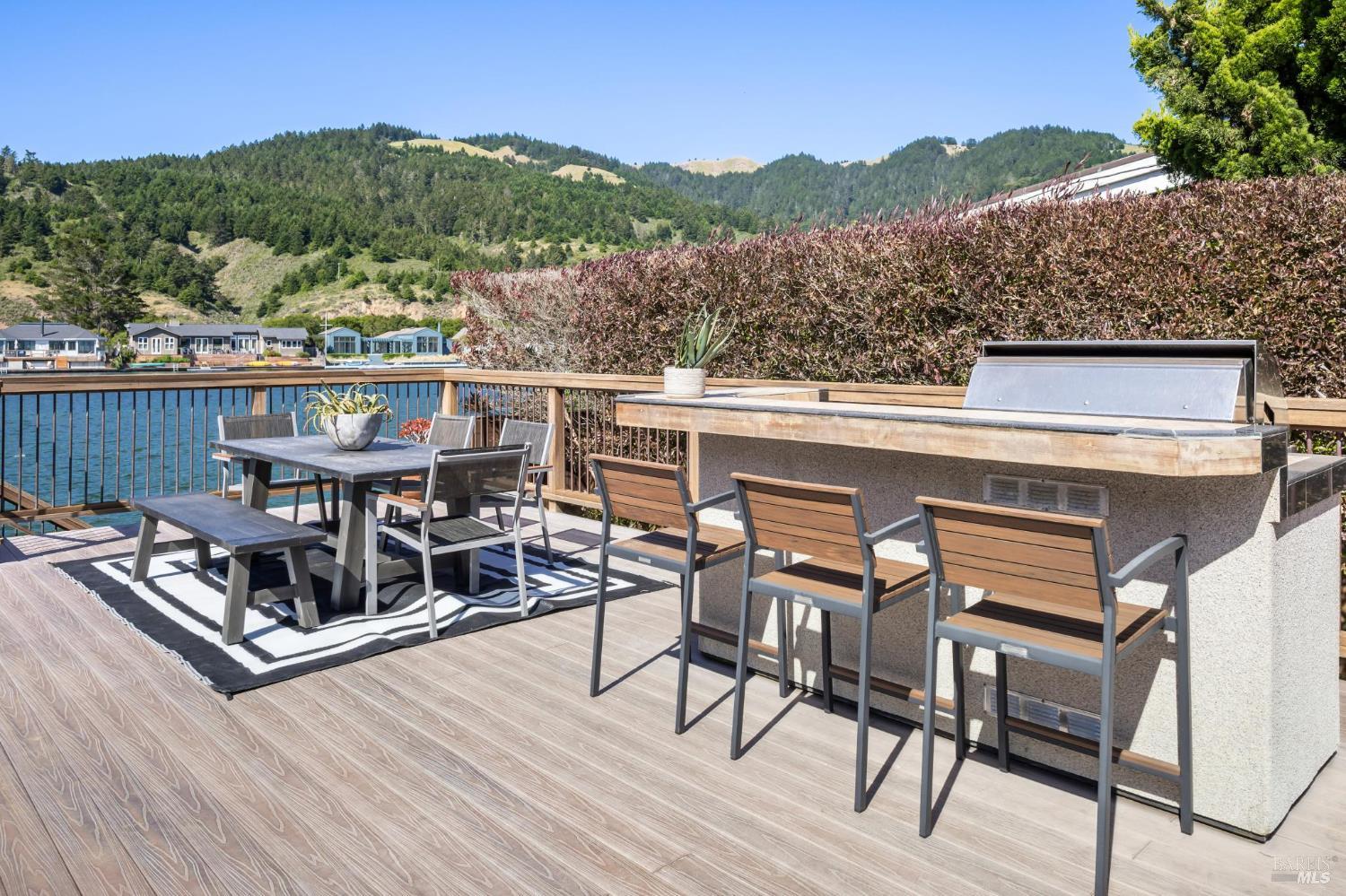 Detail Gallery Image 16 of 23 For 189 Seadrift Rd, Stinson Beach,  CA 94970 - 3 Beds | 3 Baths
