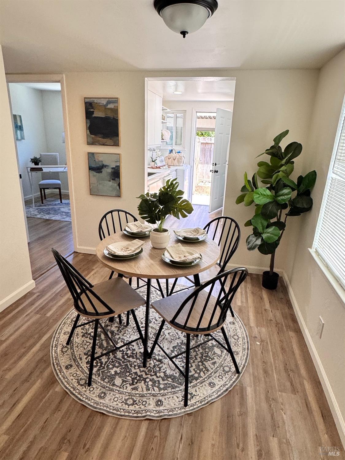 Detail Gallery Image 3 of 6 For 700 Samoa Ln, Novato,  CA 94947 - 3 Beds | 1/1 Baths