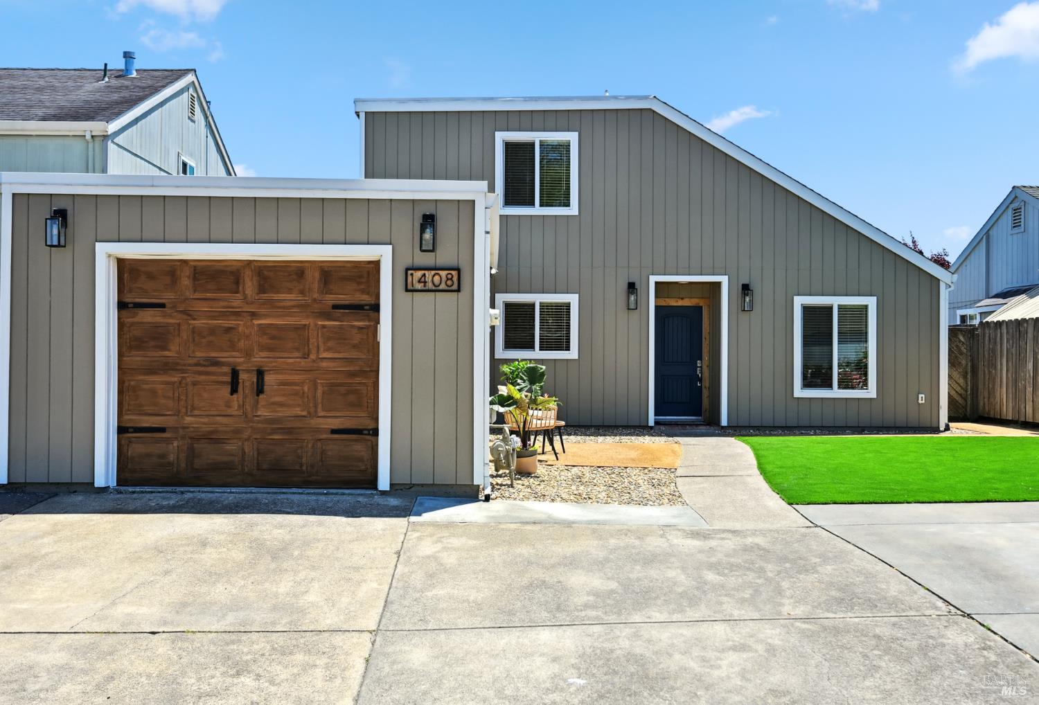 Detail Gallery Image 1 of 39 For 1408 Serpilio Way, Petaluma,  CA 94954 - 3 Beds | 2 Baths