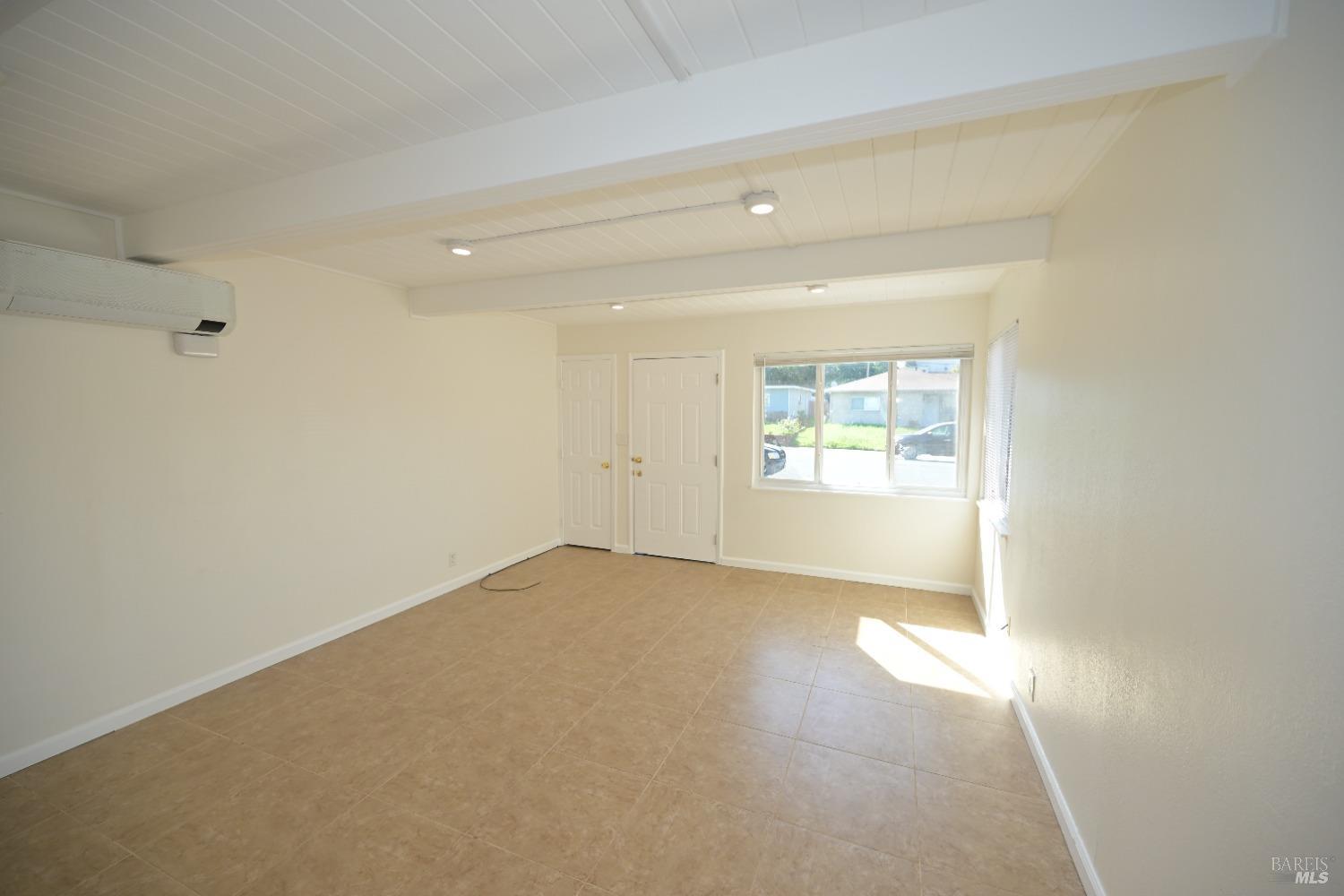 Detail Gallery Image 3 of 10 For 820 Fulton Ave, Vallejo,  CA 94591 - 3 Beds | 1 Baths