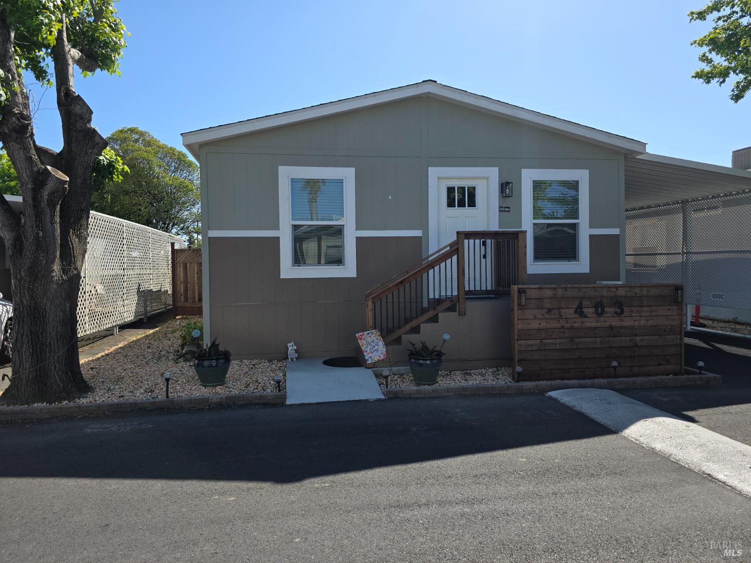 Detail Gallery Image 1 of 26 For 300 Stony Point Rd 403, Petaluma,  CA 94952 - 3 Beds | 2 Baths