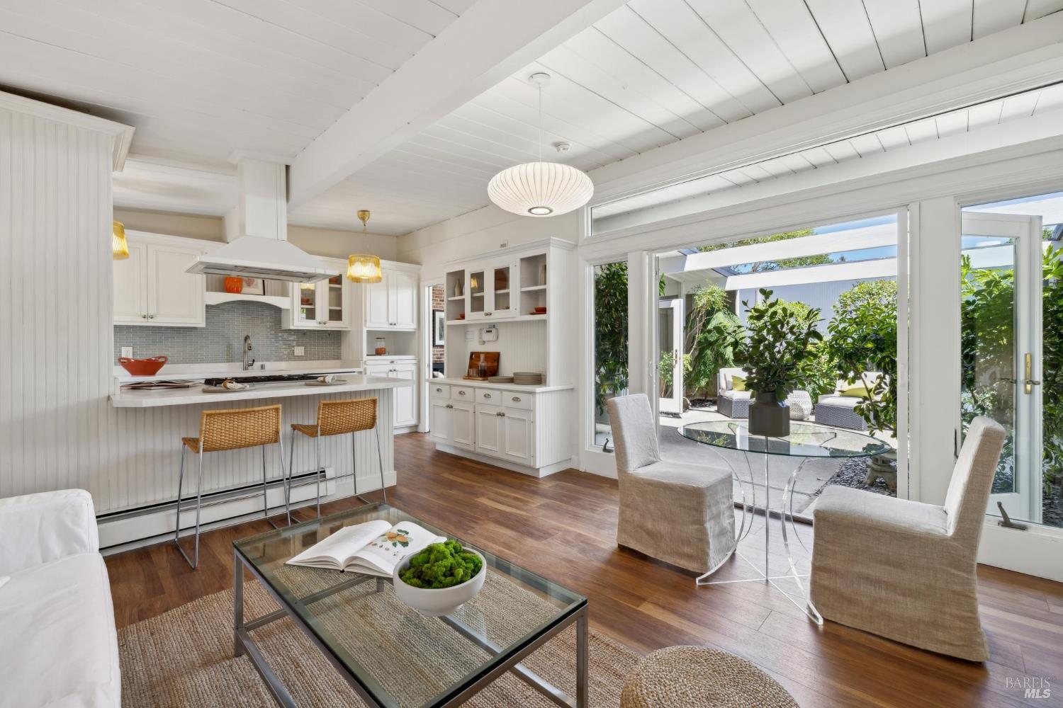 Detail Gallery Image 7 of 52 For 100 De La Guerra Rd, San Rafael,  CA 94903 - 4 Beds | 2 Baths