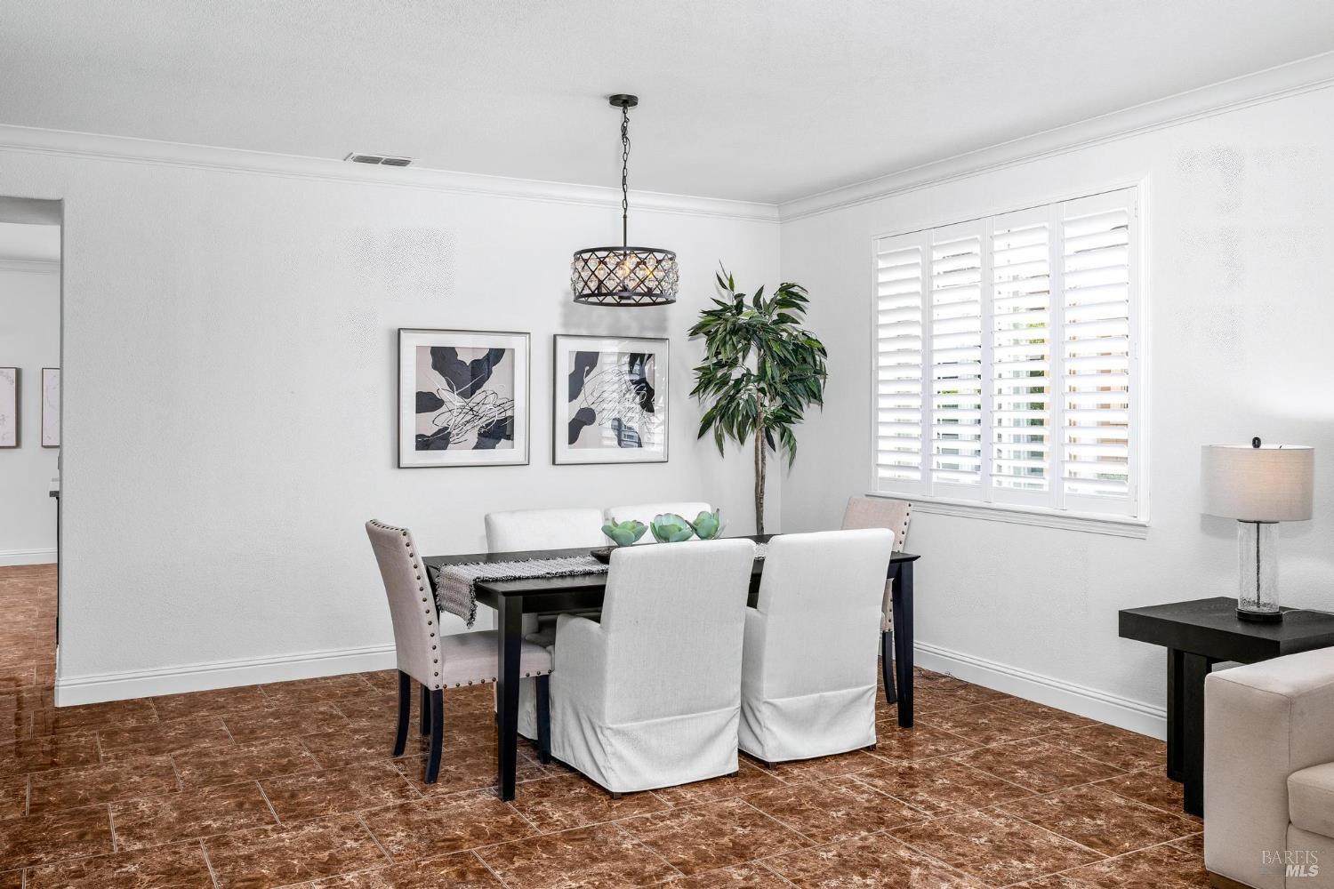 Detail Gallery Image 10 of 64 For 1101 Wildplum Ct, Vacaville,  CA 95687 - 6 Beds | 3 Baths