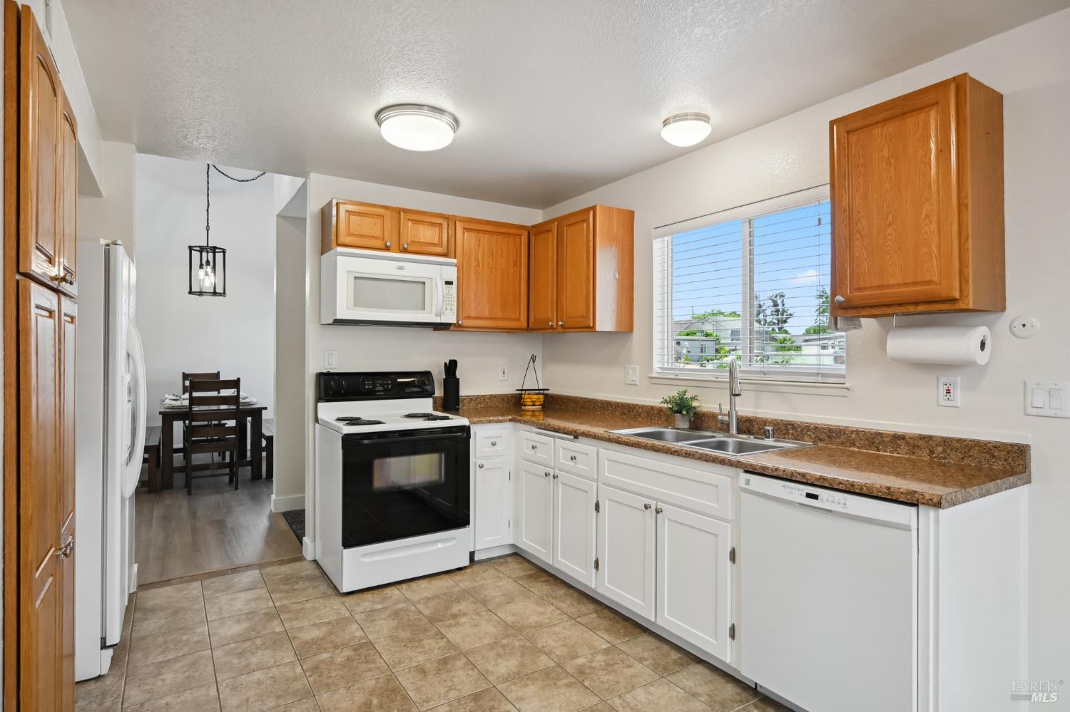 Detail Gallery Image 15 of 39 For 1408 Serpilio Way, Petaluma,  CA 94954 - 3 Beds | 2 Baths