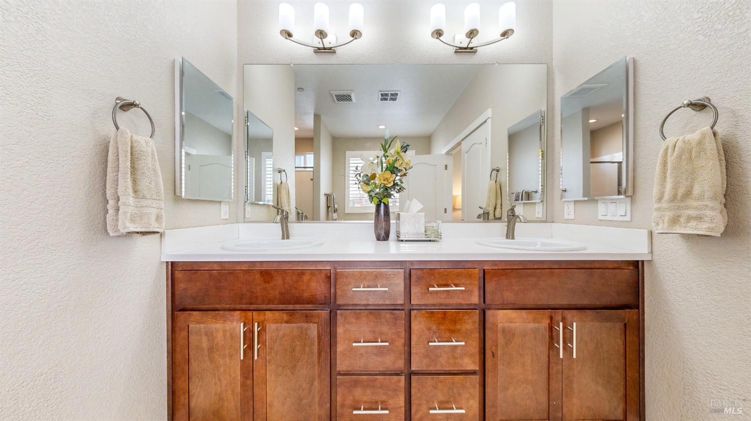 Detail Gallery Image 23 of 49 For 1431 Acorn Way, Windsor,  CA 95492 - 2 Beds | 2 Baths