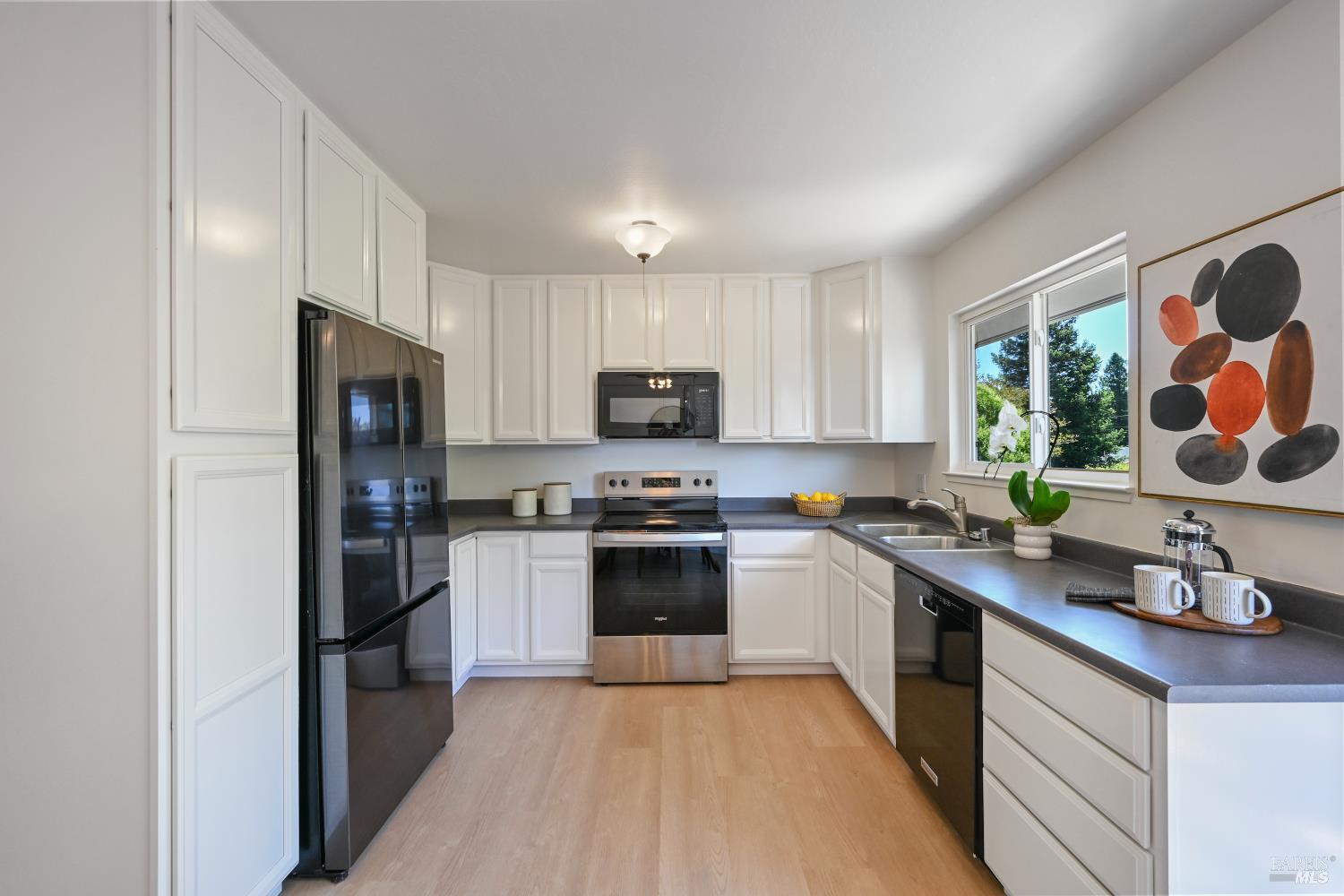 Detail Gallery Image 9 of 44 For 663 Cherry St, Novato,  CA 94945 - 3 Beds | 2 Baths