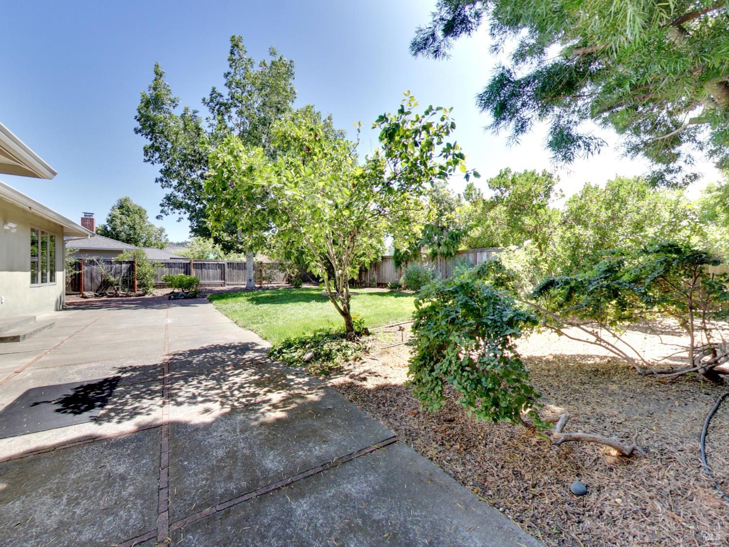Detail Gallery Image 30 of 36 For 19 Dartmouth Dr, Larkspur,  CA 94939 - 3 Beds | 2 Baths