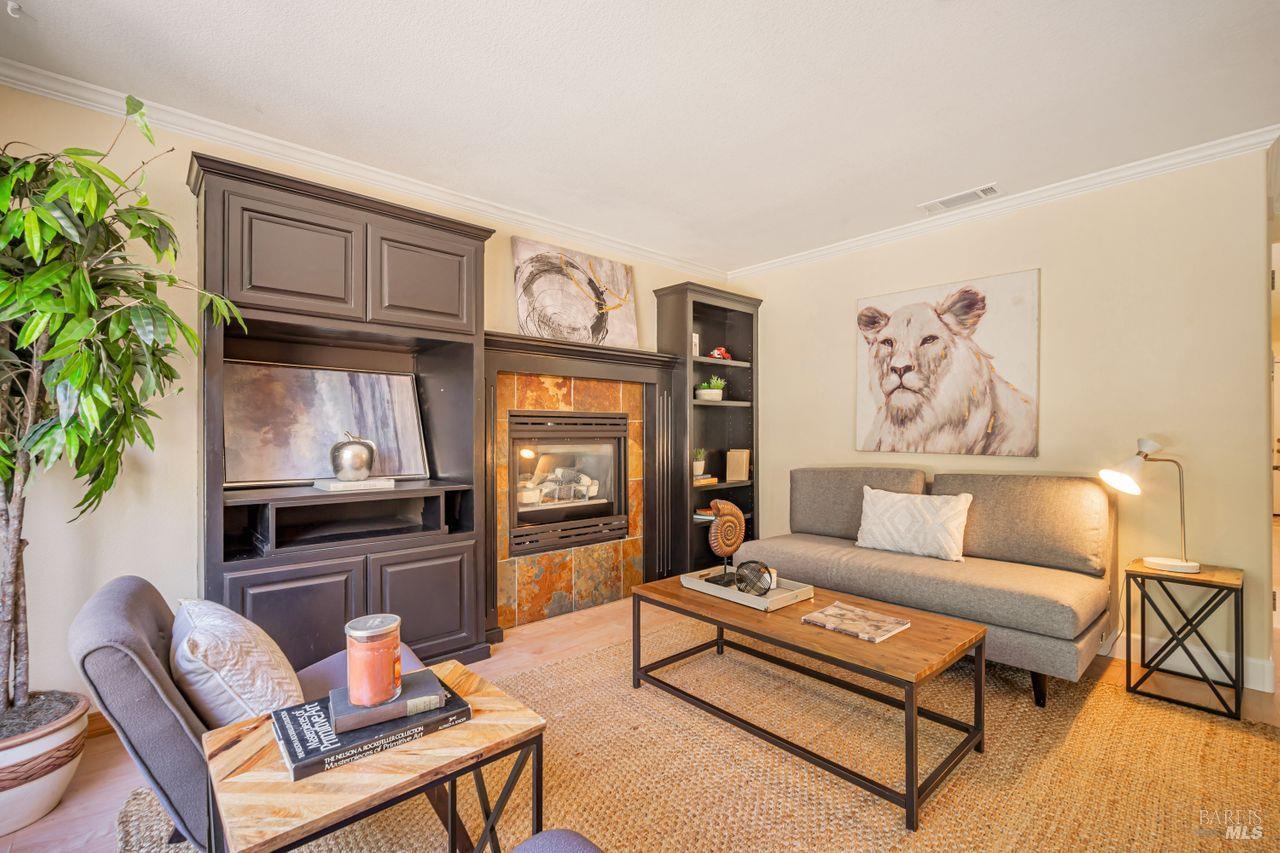 Detail Gallery Image 12 of 44 For 119 Philip Dr, Healdsburg,  CA 95448 - 4 Beds | 2/1 Baths
