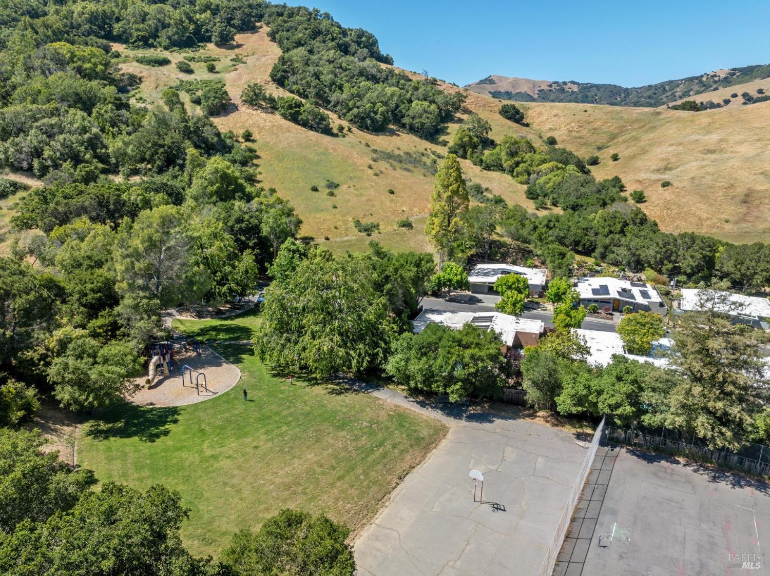 Detail Gallery Image 49 of 52 For 100 De La Guerra Rd, San Rafael,  CA 94903 - 4 Beds | 2 Baths