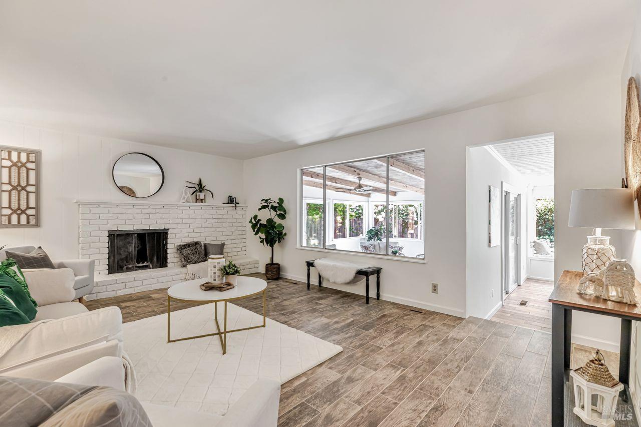 Detail Gallery Image 2 of 43 For 347 Major Dr, Santa Rosa,  CA 95403 - 3 Beds | 2 Baths