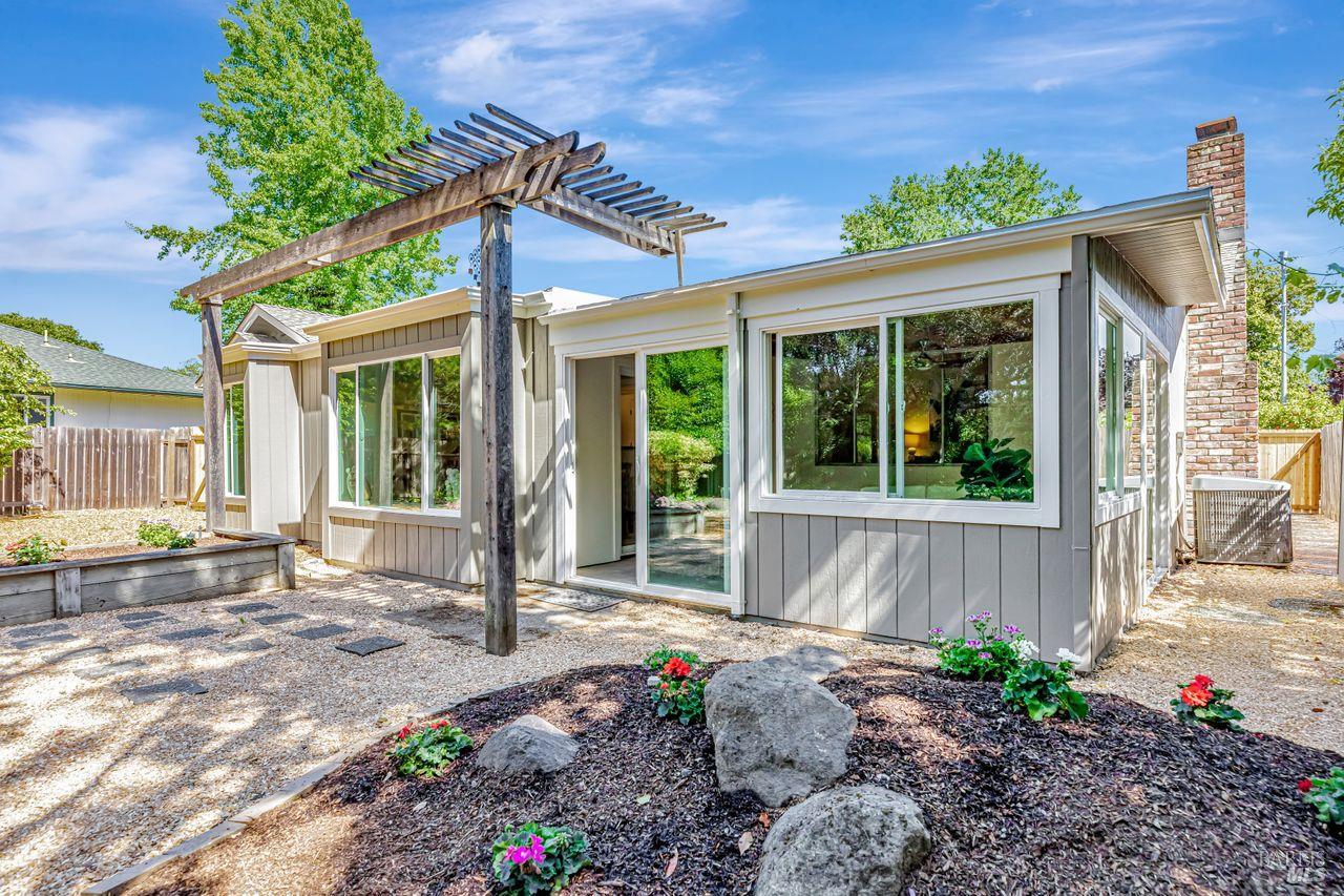 Detail Gallery Image 36 of 43 For 347 Major Dr, Santa Rosa,  CA 95403 - 3 Beds | 2 Baths