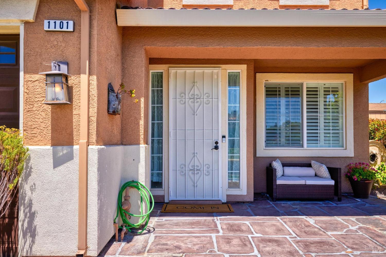 Detail Gallery Image 8 of 64 For 1101 Wildplum Ct, Vacaville,  CA 95687 - 6 Beds | 3 Baths