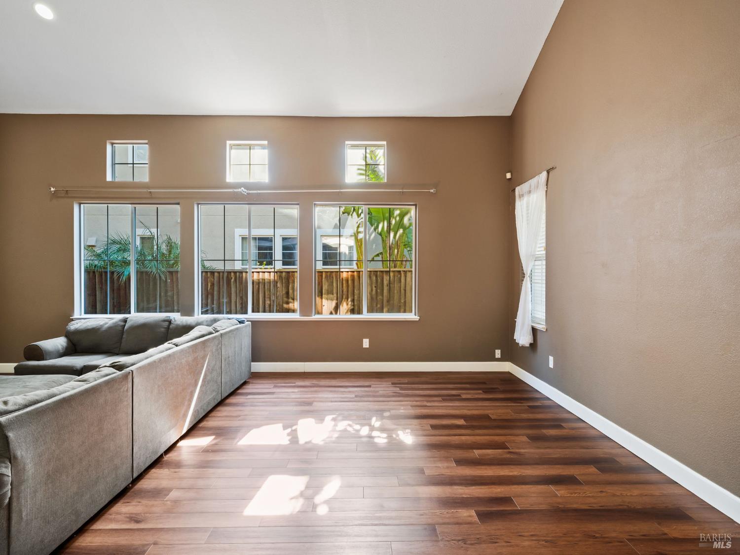 Detail Gallery Image 38 of 72 For 630 Purple Martin Dr, Vacaville,  CA 95687 - 5 Beds | 3/1 Baths