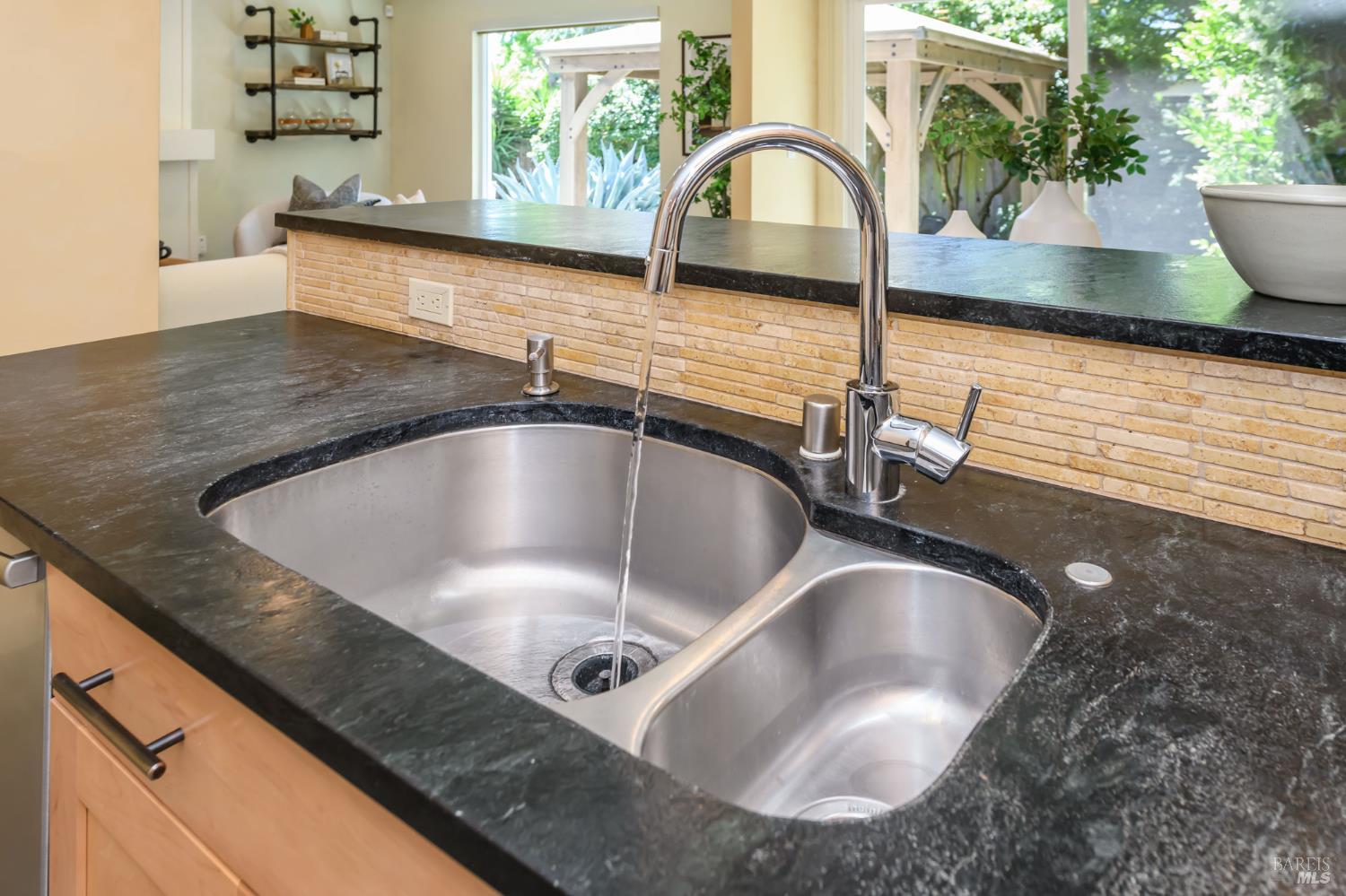 Detail Gallery Image 43 of 50 For 1721 Northstar Dr, Petaluma,  CA 94954 - 3 Beds | 2/1 Baths