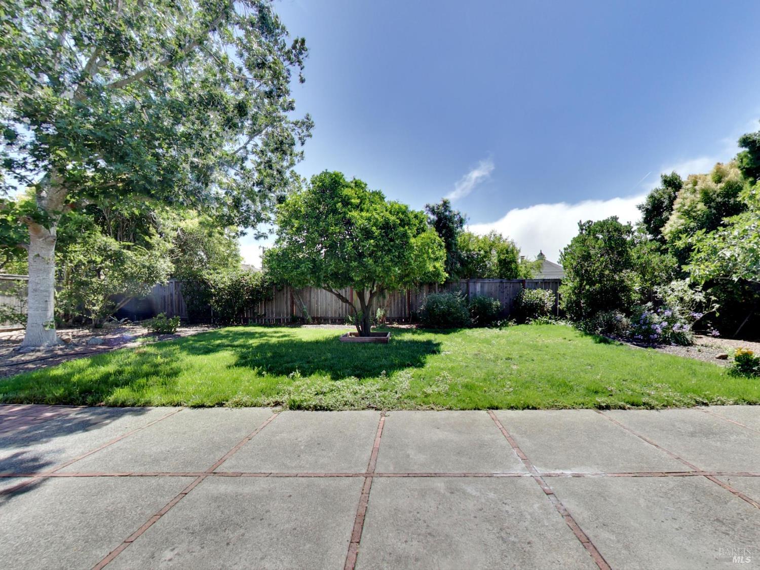 Detail Gallery Image 27 of 36 For 19 Dartmouth Dr, Larkspur,  CA 94939 - 3 Beds | 2 Baths