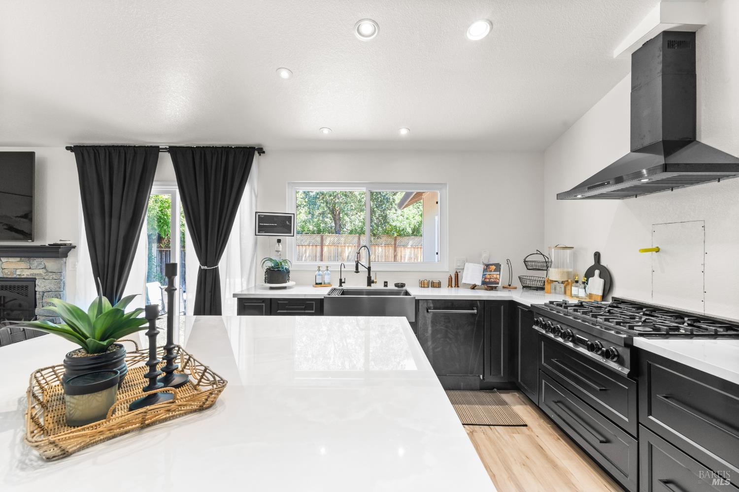 Detail Gallery Image 12 of 31 For 9508 Jessica Dr, Windsor,  CA 95492 - 4 Beds | 2 Baths