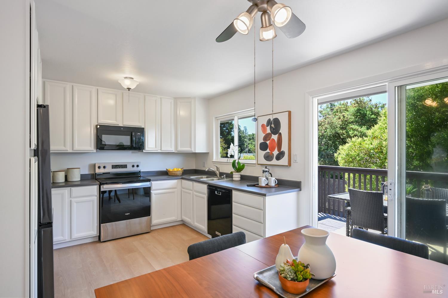 Detail Gallery Image 14 of 44 For 663 Cherry St, Novato,  CA 94945 - 3 Beds | 2 Baths