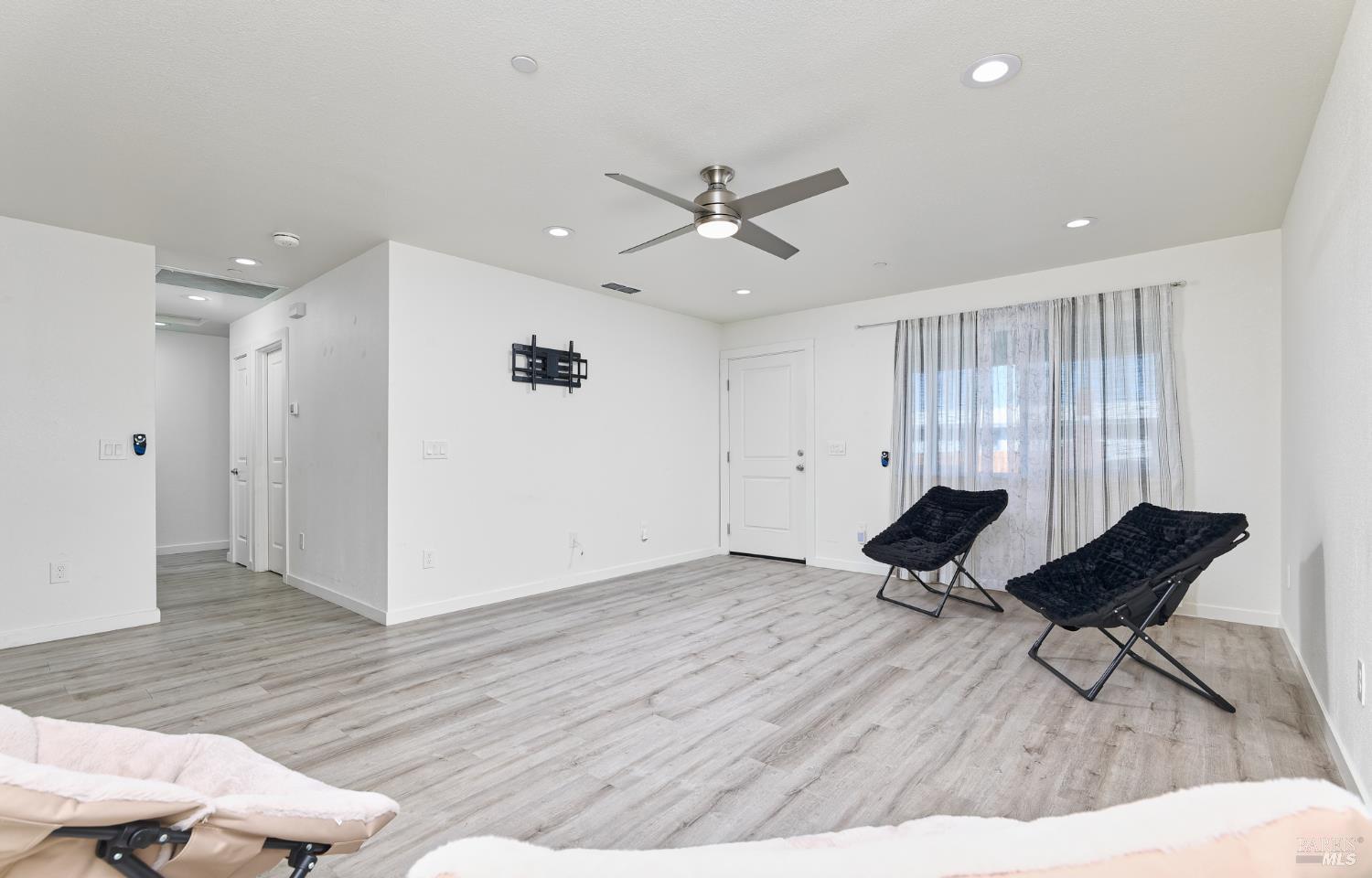 Detail Gallery Image 6 of 19 For 1282 Lindberg Ln, Petaluma,  CA 94954 - 4 Beds | 1/1 Baths