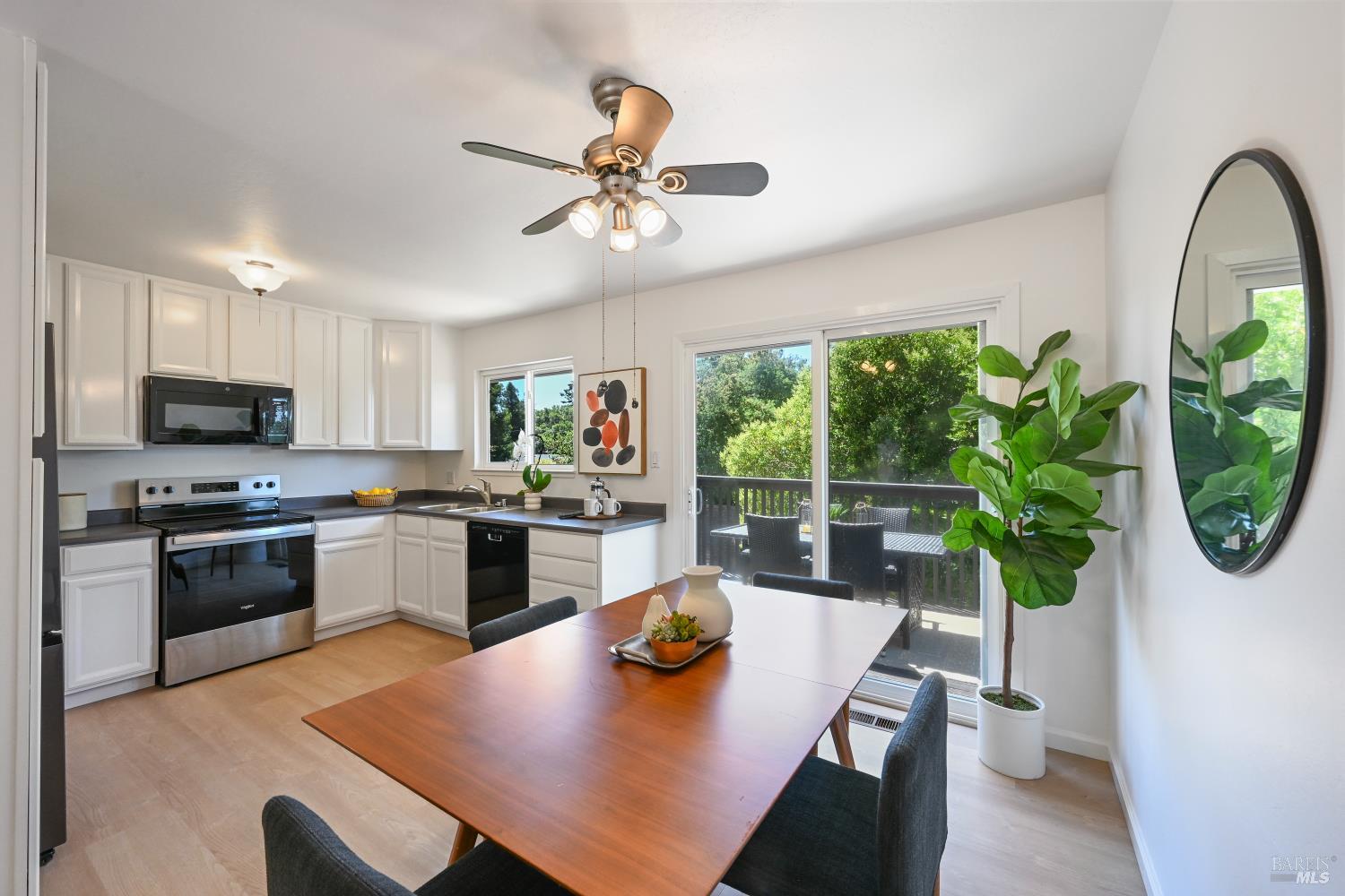 Detail Gallery Image 8 of 44 For 663 Cherry St, Novato,  CA 94945 - 3 Beds | 2 Baths