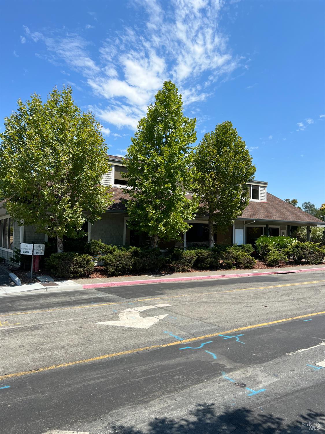 Detail Gallery Image 4 of 8 For 980 Magnolia Ave #8,  Larkspur,  CA 94939 - – Beds | – Baths