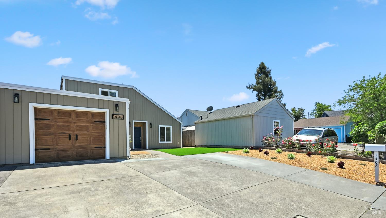 Detail Gallery Image 2 of 39 For 1408 Serpilio Way, Petaluma,  CA 94954 - 3 Beds | 2 Baths