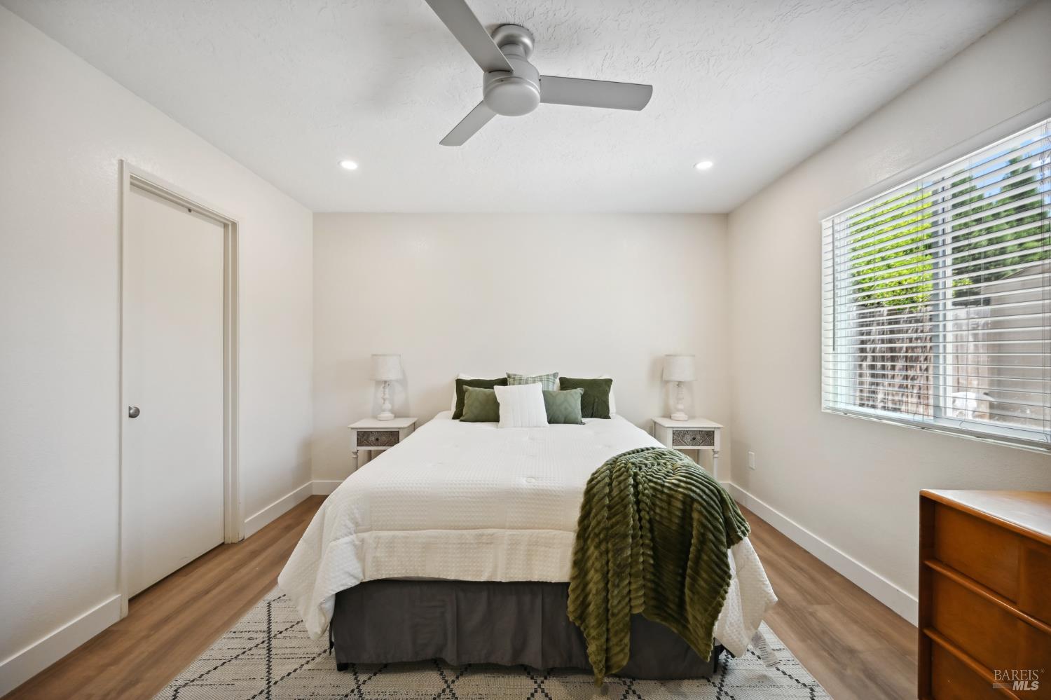 Detail Gallery Image 20 of 39 For 1408 Serpilio Way, Petaluma,  CA 94954 - 3 Beds | 2 Baths