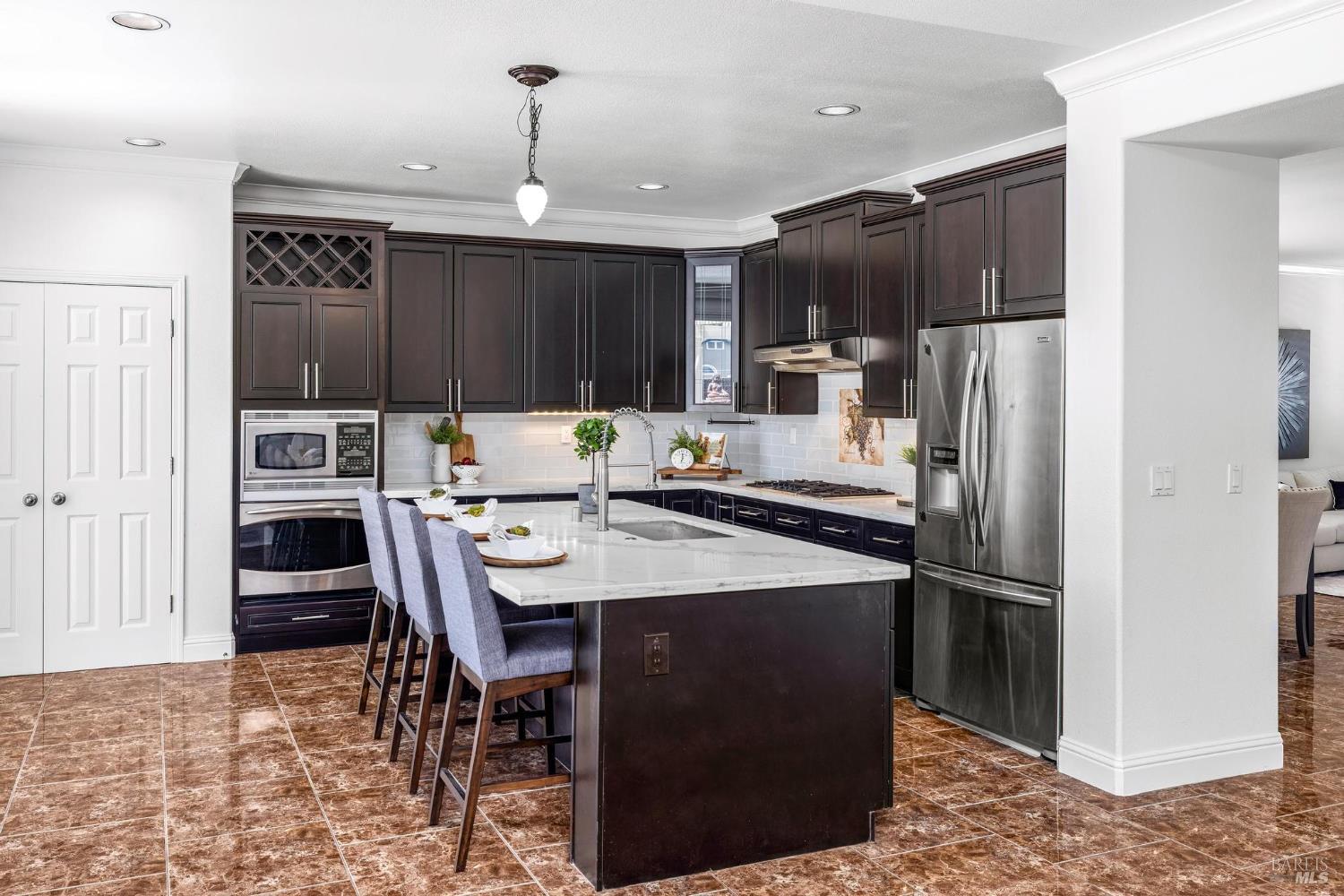 Detail Gallery Image 15 of 64 For 1101 Wildplum Ct, Vacaville,  CA 95687 - 6 Beds | 3 Baths