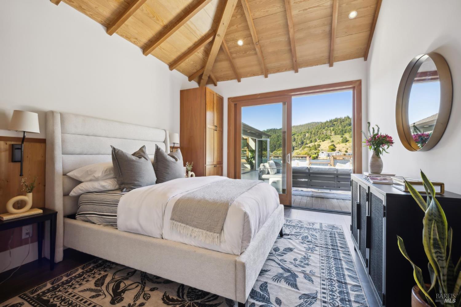 Detail Gallery Image 10 of 23 For 189 Seadrift Rd, Stinson Beach,  CA 94970 - 3 Beds | 3 Baths
