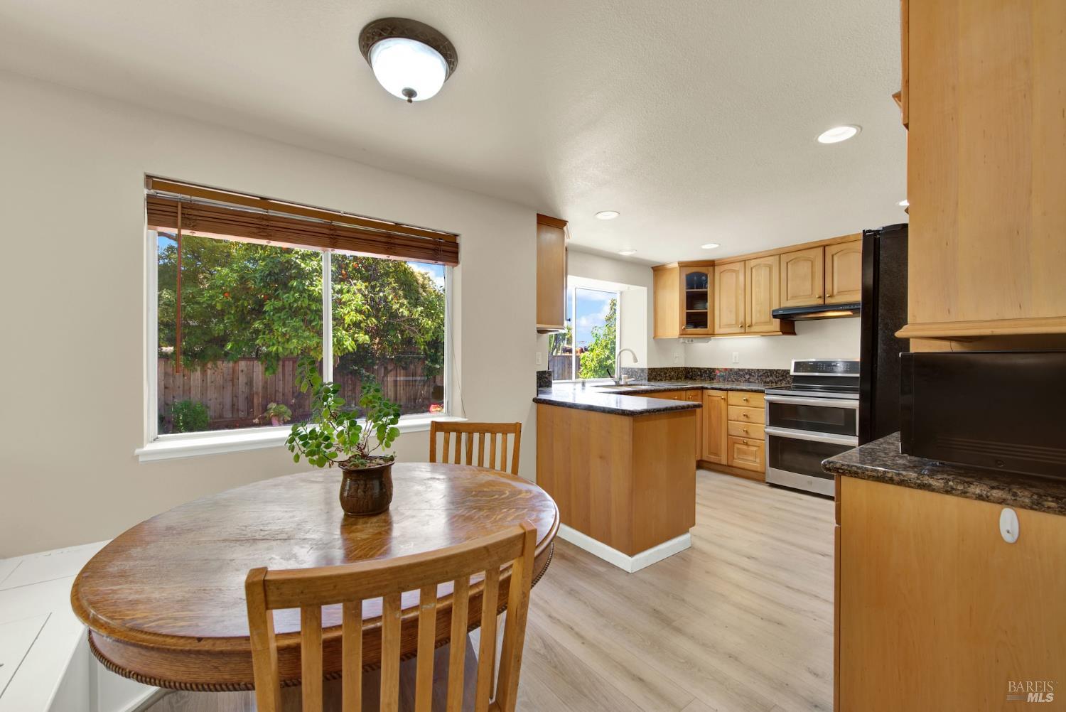 Detail Gallery Image 28 of 80 For 3327 Colonial Ct, Fairfield,  CA 94534 - 4 Beds | 3 Baths