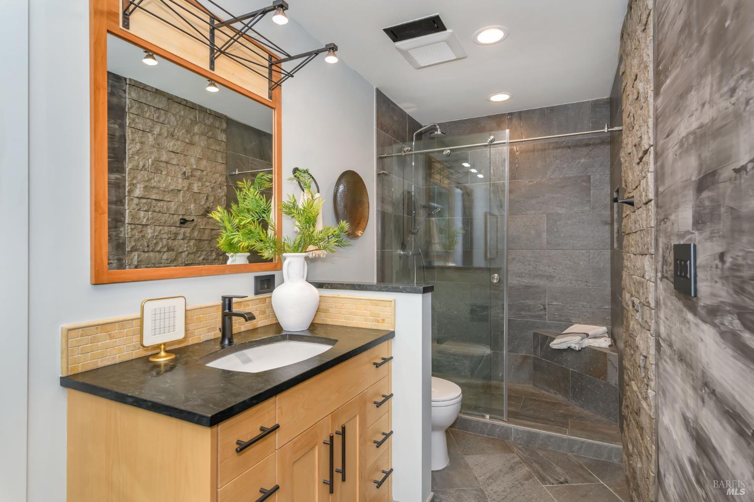 Detail Gallery Image 34 of 50 For 1721 Northstar Dr, Petaluma,  CA 94954 - 3 Beds | 2/1 Baths