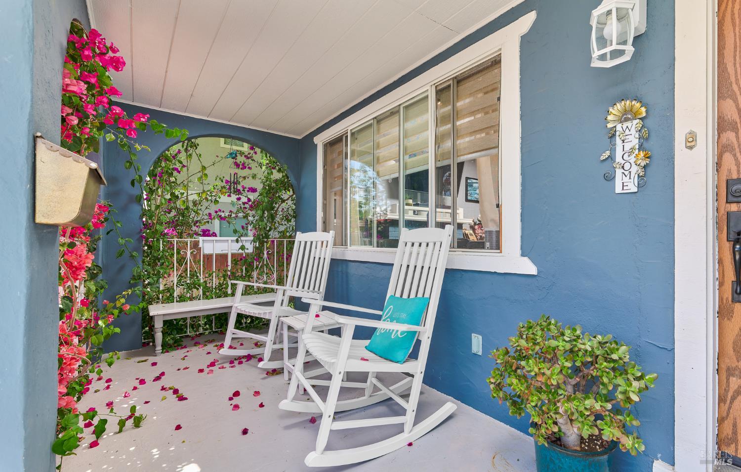 Detail Gallery Image 4 of 28 For 46 N 4th St, Rio Vista,  CA 94571 - 2 Beds | 1/1 Baths