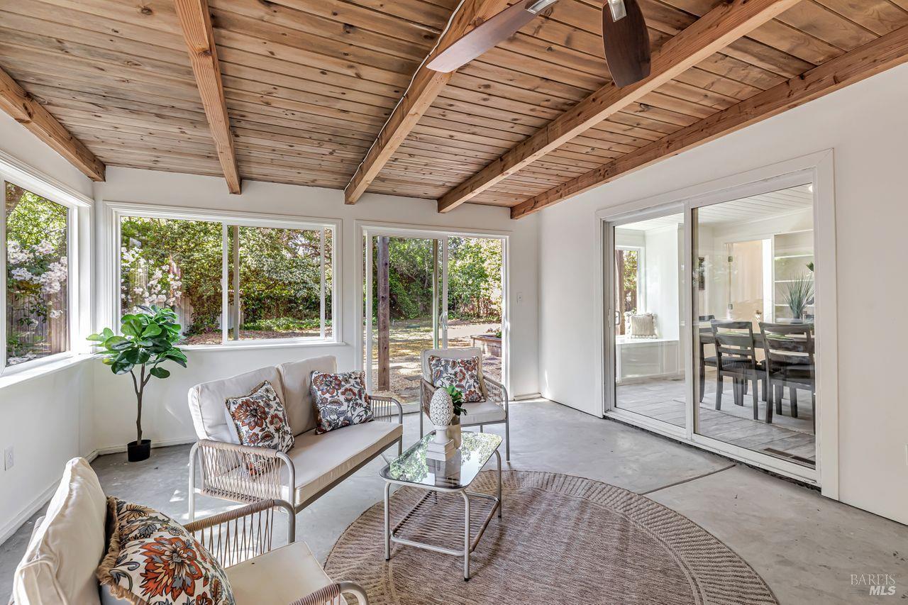 Detail Gallery Image 8 of 43 For 347 Major Dr, Santa Rosa,  CA 95403 - 3 Beds | 2 Baths