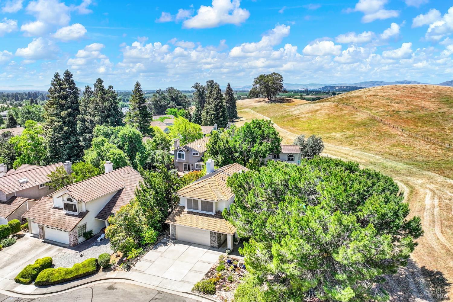 Detail Gallery Image 5 of 80 For 3327 Colonial Ct, Fairfield,  CA 94534 - 4 Beds | 3 Baths