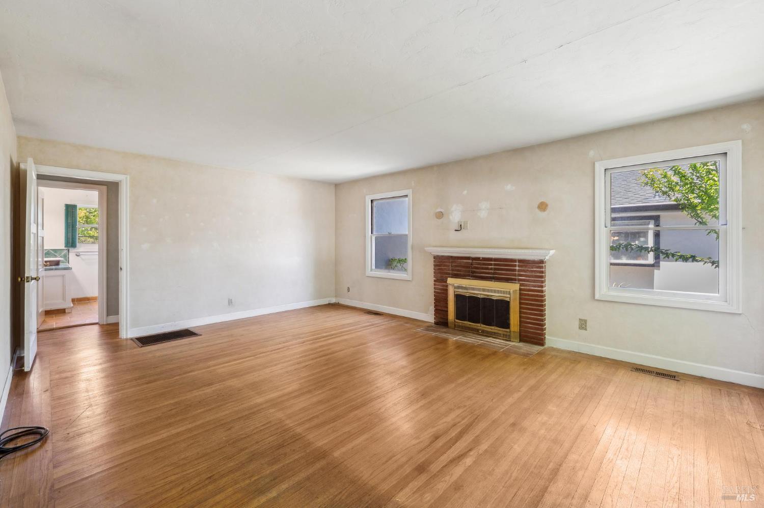 Detail Gallery Image 5 of 33 For 608 Mountain View Ave, Petaluma,  CA 94952 - 2 Beds | 1 Baths