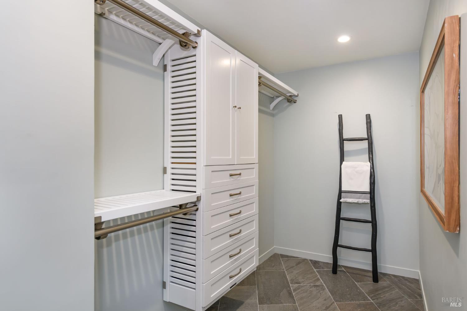 Detail Gallery Image 15 of 50 For 1721 Northstar Dr, Petaluma,  CA 94954 - 3 Beds | 2/1 Baths