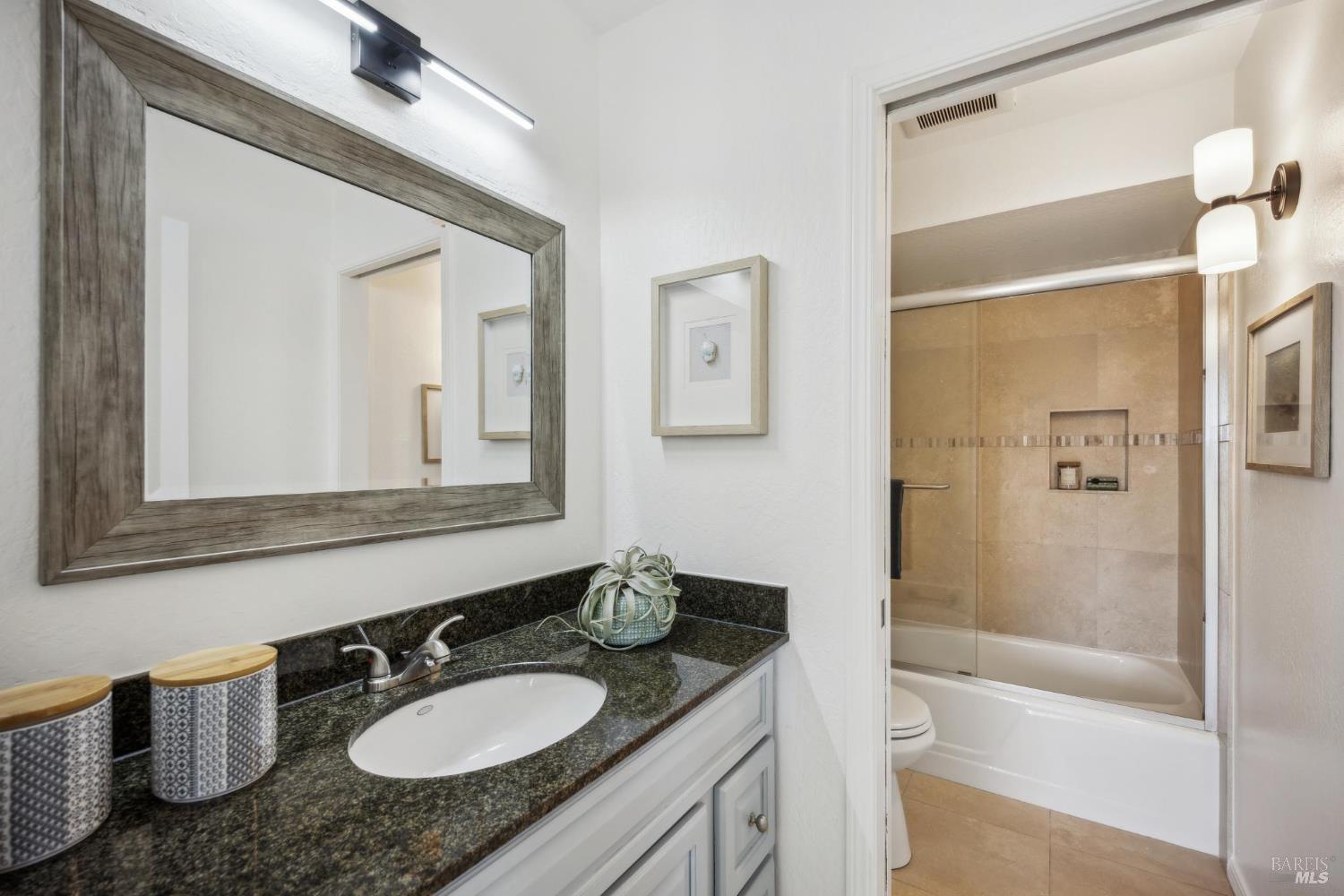 Detail Gallery Image 29 of 46 For 15 Harbor Oak Dr #12,  Tiburon,  CA 94920 - 2 Beds | 2 Baths