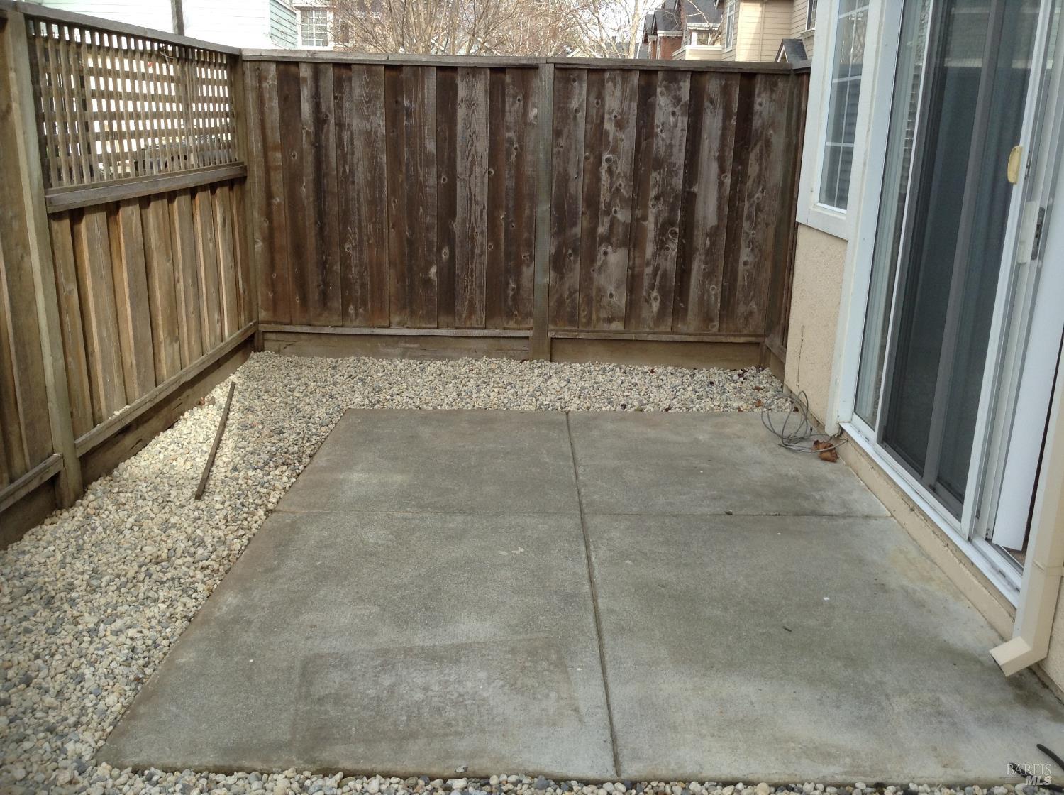 Detail Gallery Image 9 of 9 For 25 Manchester Ln, Fairfield,  CA 94533 - 2 Beds | 1/1 Baths