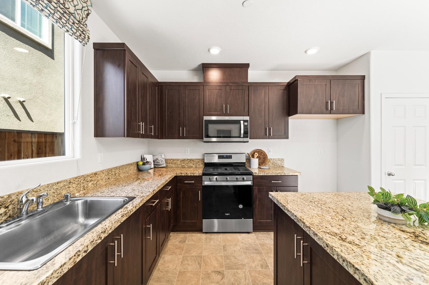Detail Gallery Image 16 of 42 For 1365 Melvin Jordan Ln, Fairfield,  CA 94533 - 4 Beds | 2/1 Baths