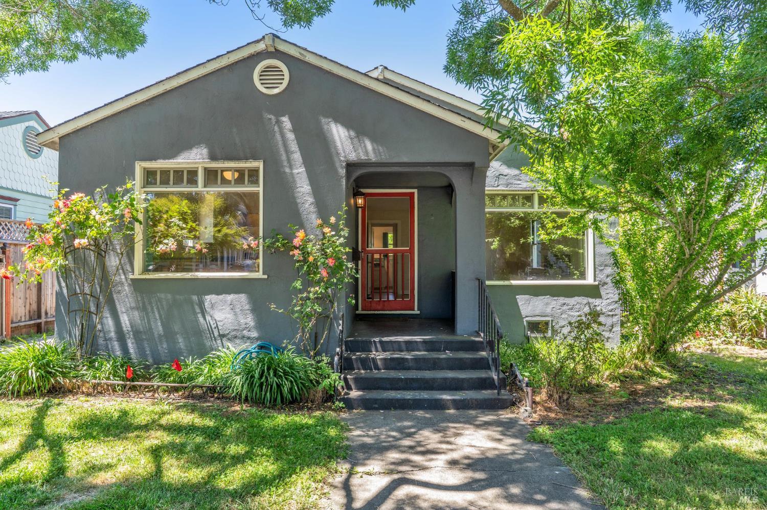 Detail Gallery Image 1 of 33 For 608 Mountain View Ave, Petaluma,  CA 94952 - 2 Beds | 1 Baths