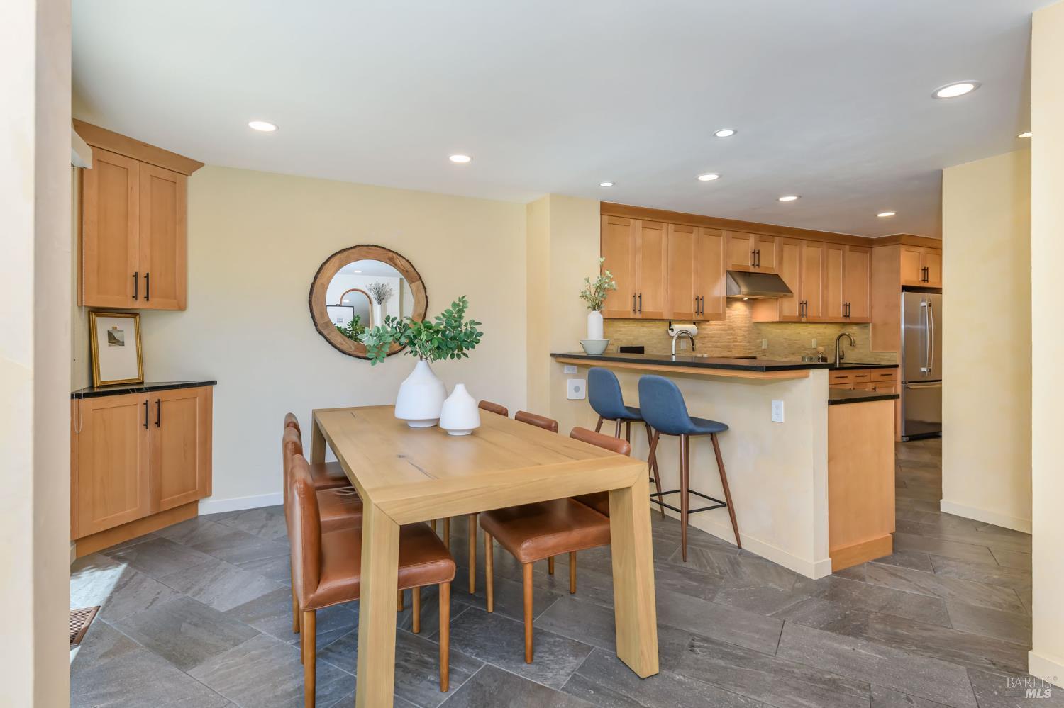 Detail Gallery Image 13 of 50 For 1721 Northstar Dr, Petaluma,  CA 94954 - 3 Beds | 2/1 Baths
