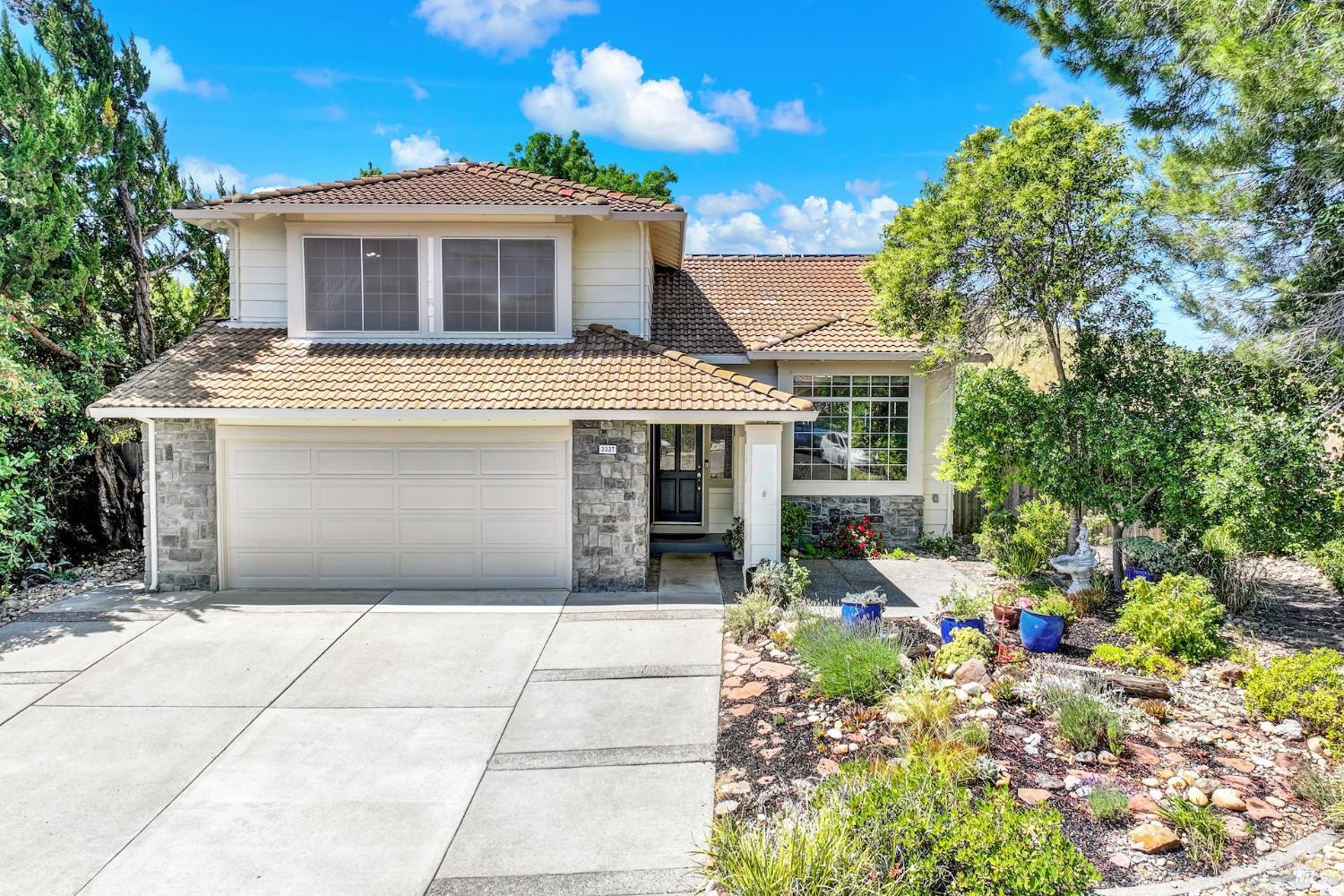 Detail Gallery Image 3 of 80 For 3327 Colonial Ct, Fairfield,  CA 94534 - 4 Beds | 3 Baths