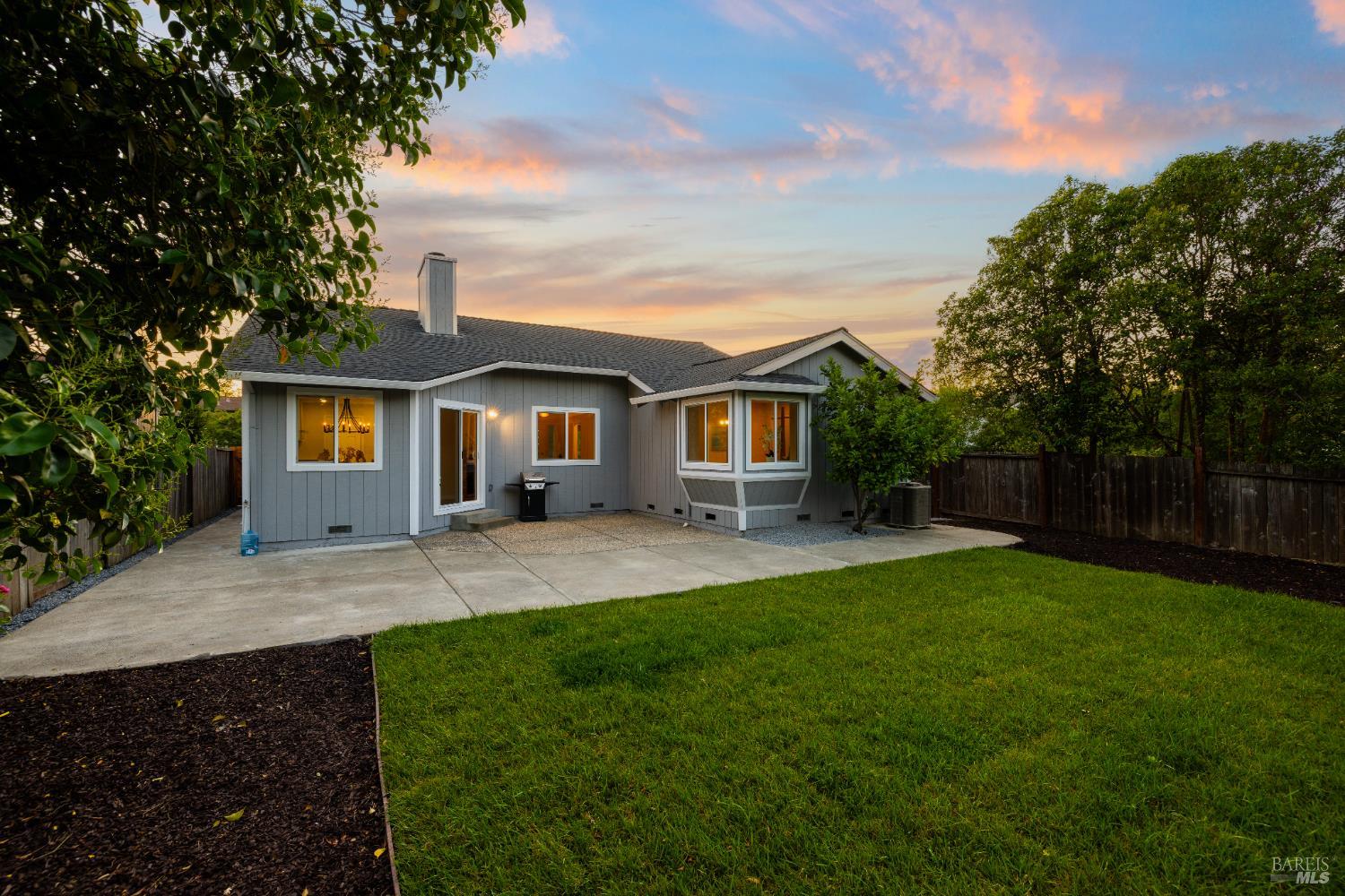 Detail Gallery Image 21 of 23 For 2410 Pinercrest Dr, Santa Rosa,  CA 95403 - 3 Beds | 2 Baths