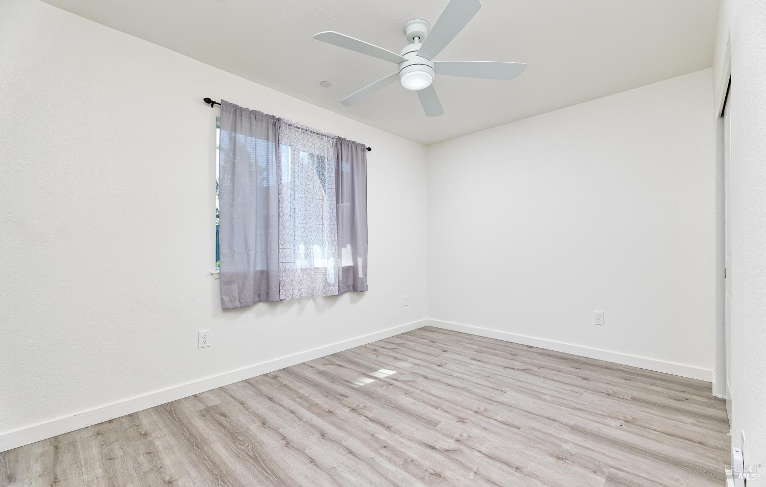 Detail Gallery Image 15 of 19 For 1282 Lindberg Ln, Petaluma,  CA 94954 - 4 Beds | 1/1 Baths