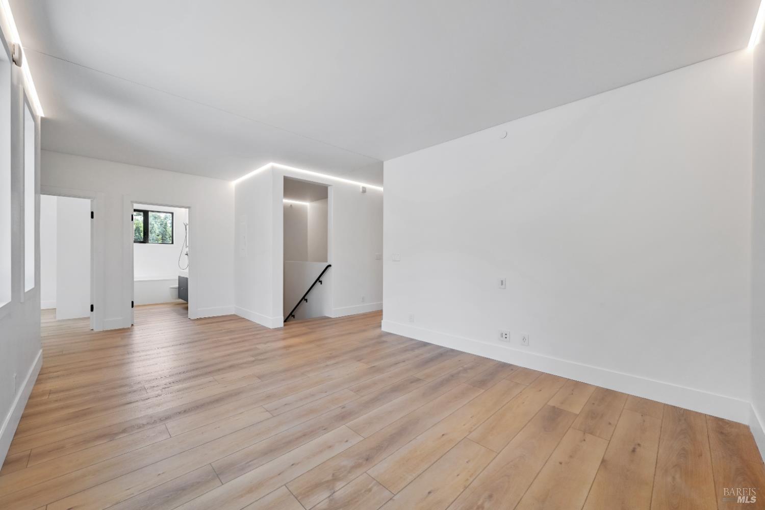 Detail Gallery Image 35 of 56 For 4966 Lakepointe Cir, Santa Rosa,  CA 95403 - 5 Beds | 3/1 Baths