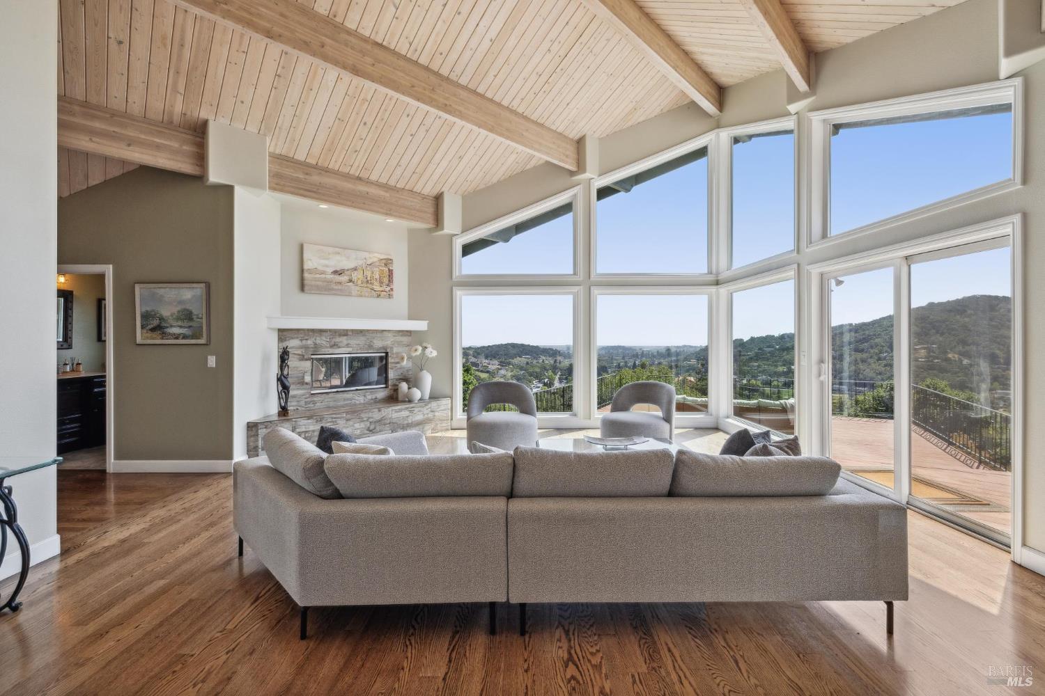 Detail Gallery Image 14 of 56 For 104 Eagle Dr, Novato,  CA 94949 - 4 Beds | 3 Baths